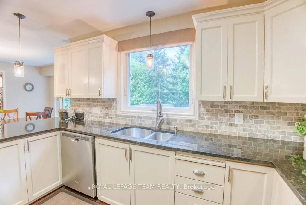 Photo 9 of 27 Sherk Crescent, Ottawa, Kanata - Kanata Lakes/Heritage Hills — HOMEH