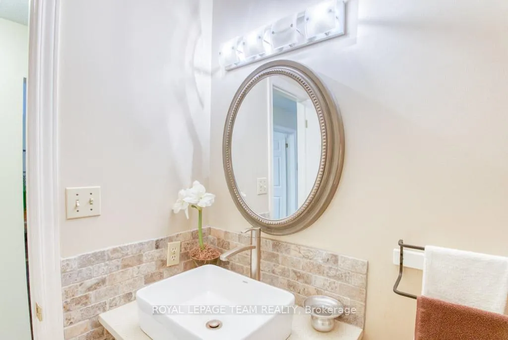Photo 15 of 27 Sherk Crescent, Ottawa, Kanata - Kanata Lakes/Heritage Hills — HOMEH