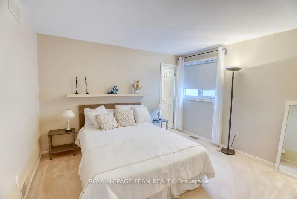 Photo 23 of 27 Sherk Crescent, Ottawa, Kanata - Kanata Lakes/Heritage Hills — HOMEH