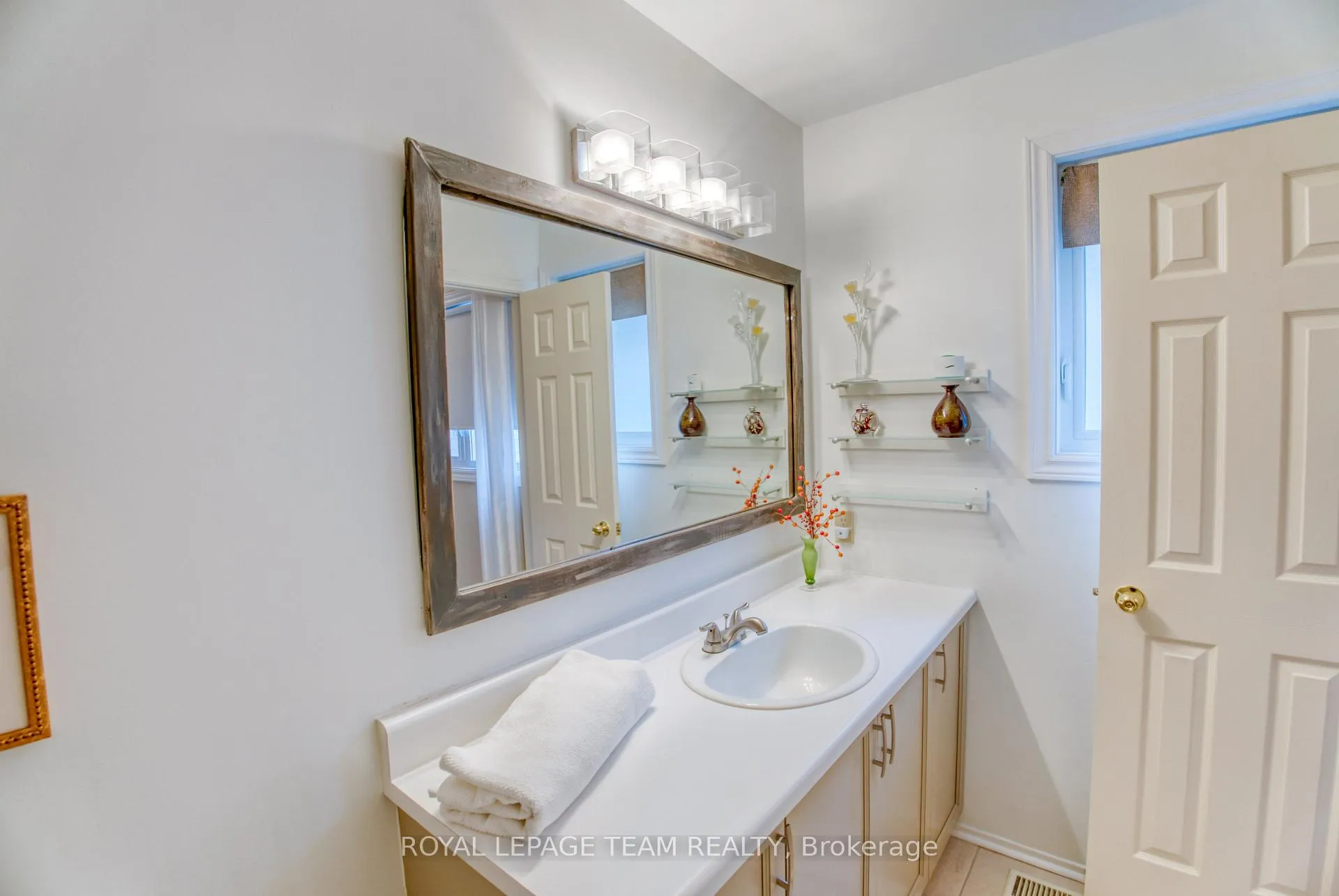 Photo 24 of 27 Sherk Crescent, Ottawa, Kanata - Kanata Lakes/Heritage Hills — HOMEH