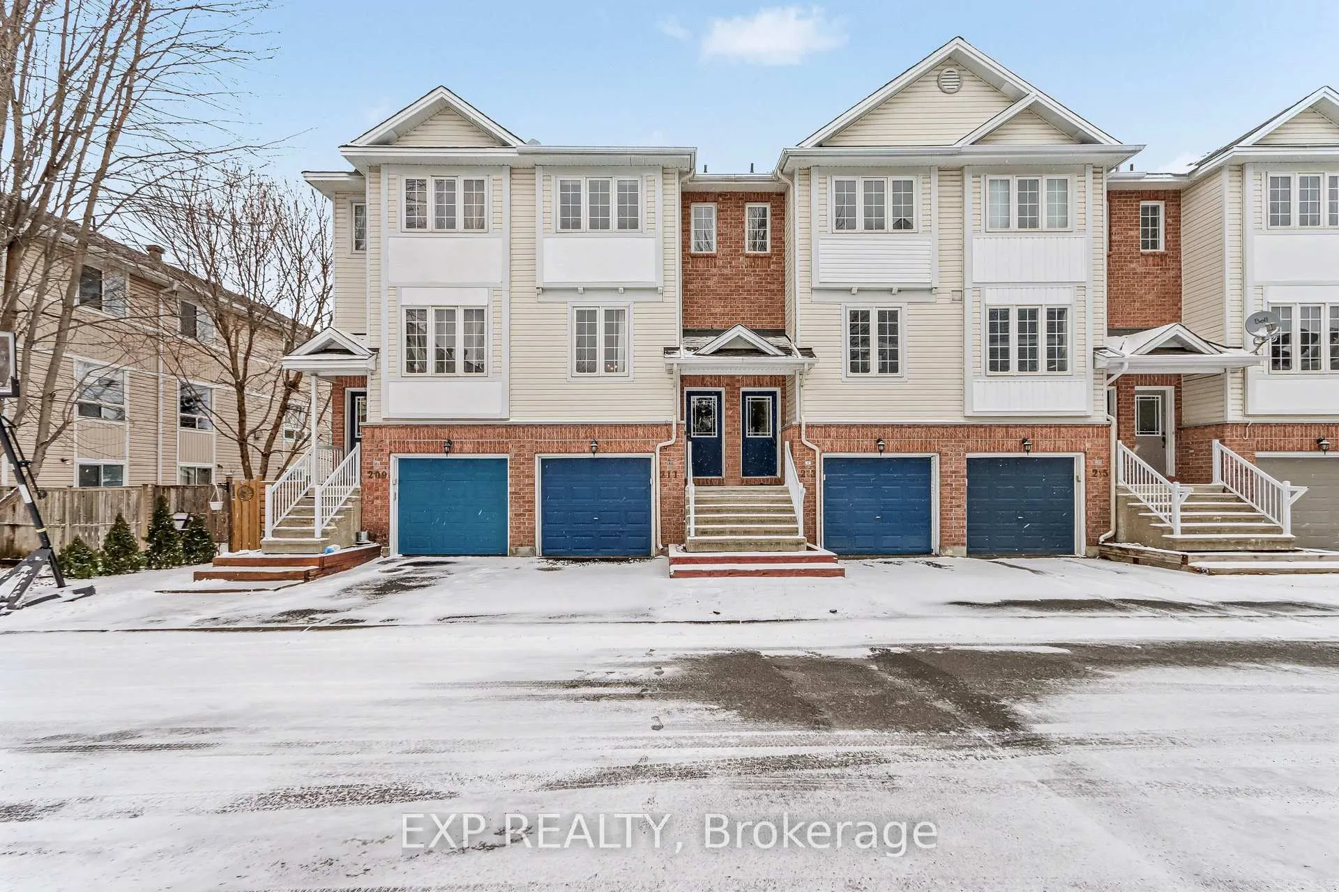 Front of 211 Gershwin Private