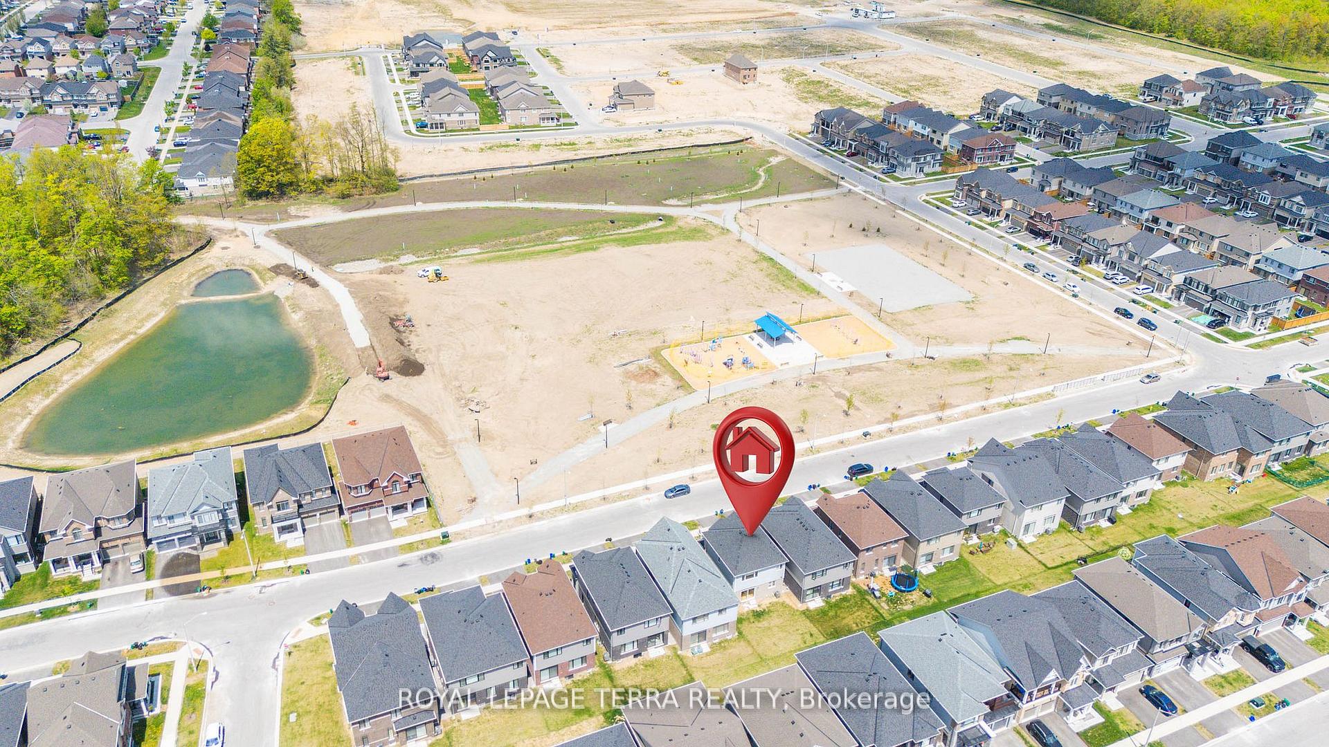 Photo 4 of 112 Nottingham Road, Barrie, 400 East — HOMEH