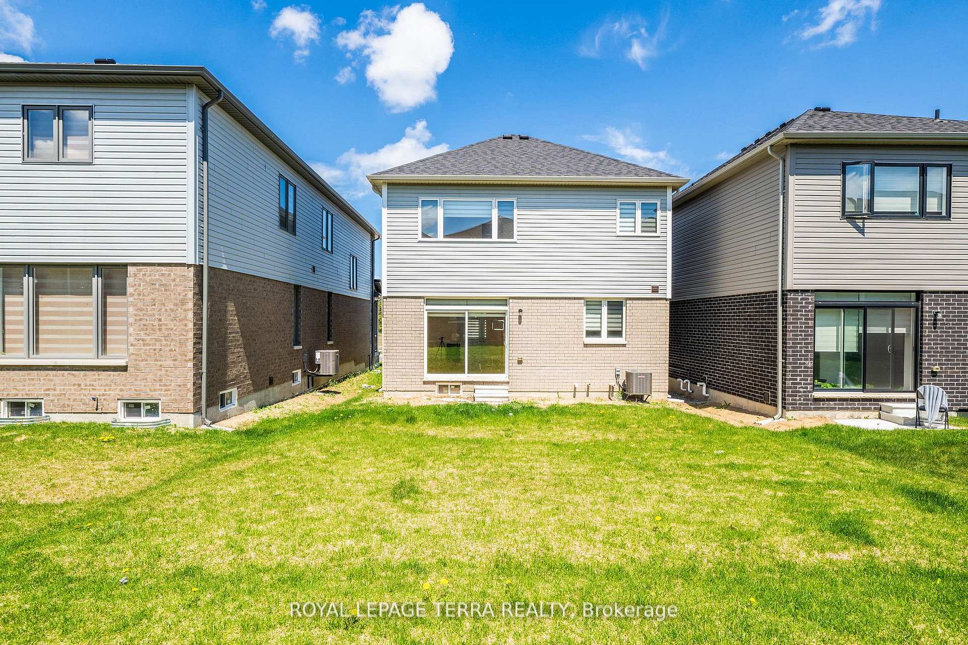 Photo 8 of 112 Nottingham Road, Barrie, 400 East — HOMEH