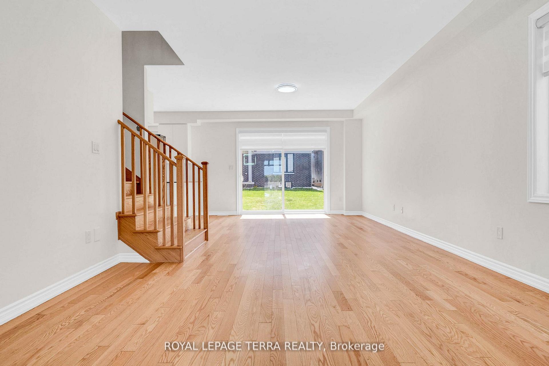Photo 9 of 112 Nottingham Road, Barrie, 400 East — HOMEH