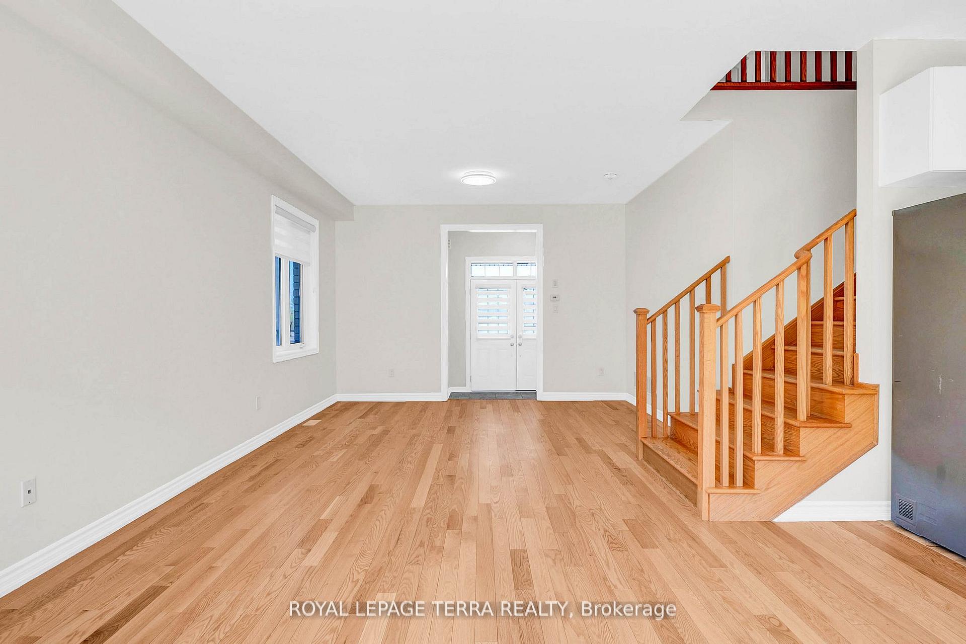 Photo 10 of 112 Nottingham Road, Barrie, 400 East — HOMEH