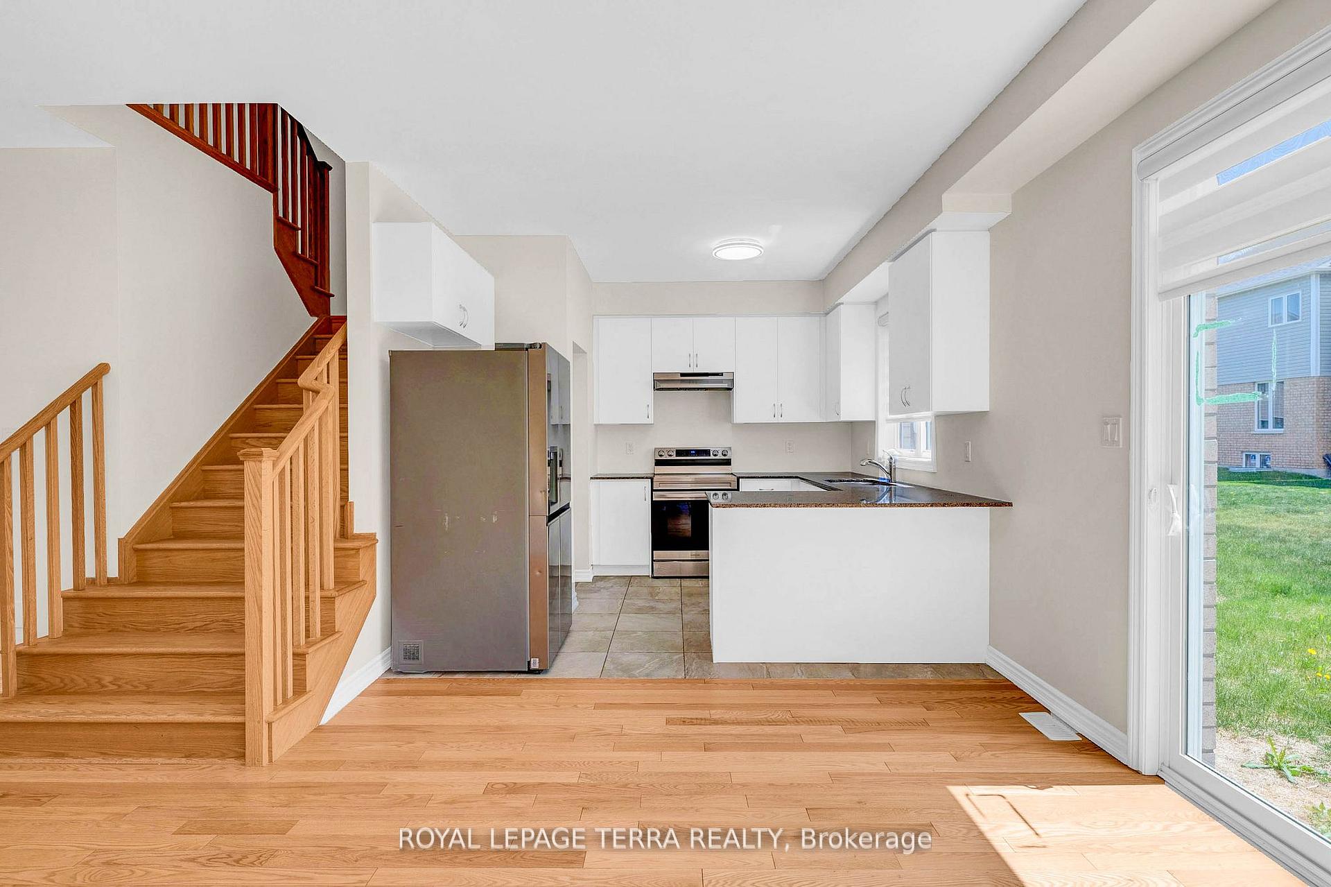 Photo 12 of 112 Nottingham Road, Barrie, 400 East — HOMEH