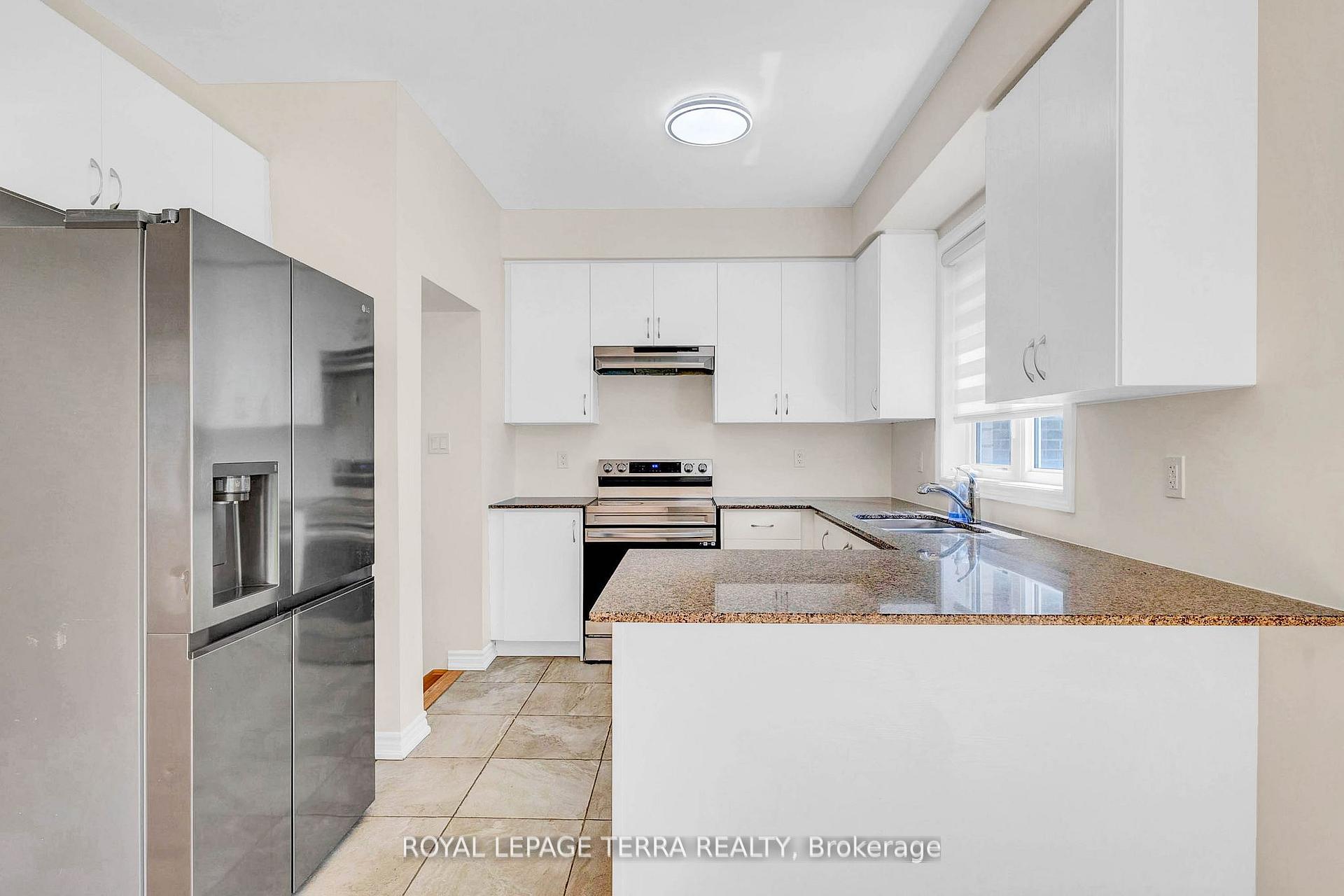 Photo 11 of 112 Nottingham Road, Barrie, 400 East — HOMEH