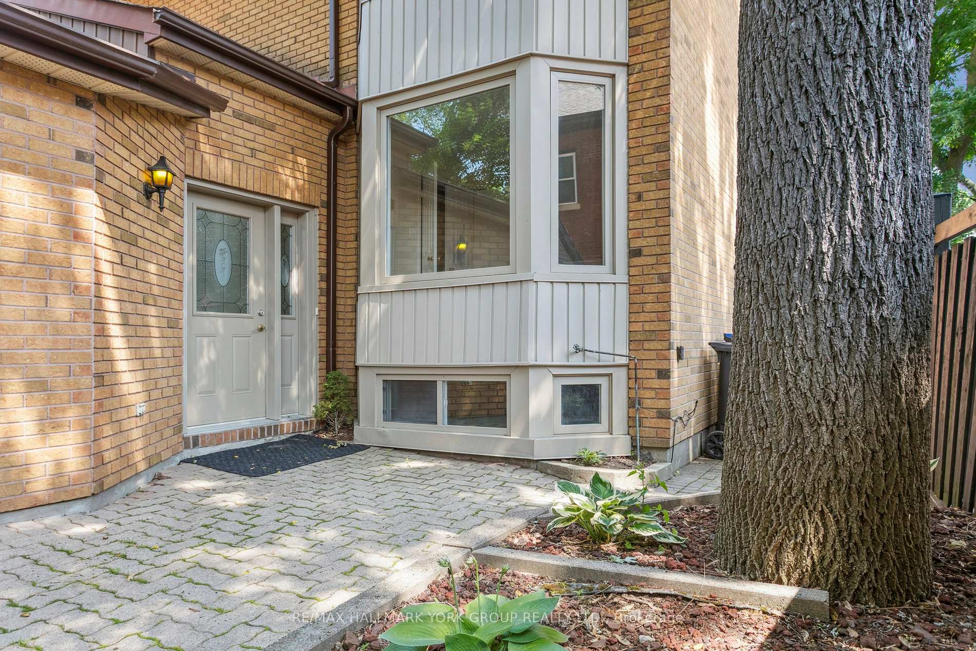 Photo 3 of Unit 6, 51 John Street, Brampton, Downtown Brampton — HOMEH