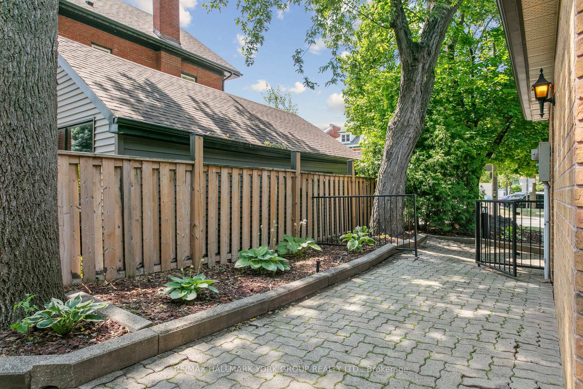 Photo 5 of Unit 6, 51 John Street, Brampton, Downtown Brampton — HOMEH