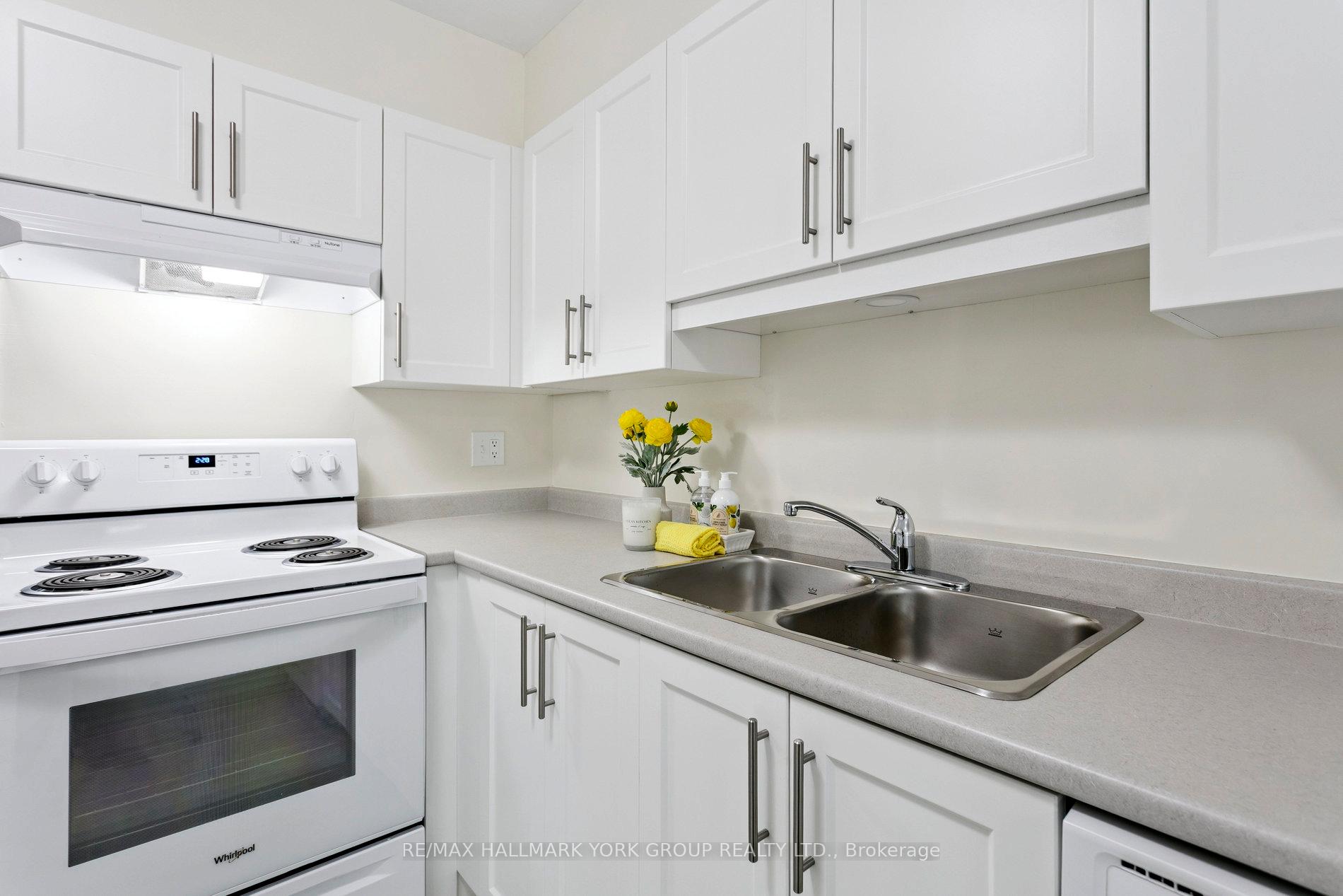 Photo 6 of Unit 6, 51 John Street, Brampton, Downtown Brampton — HOMEH