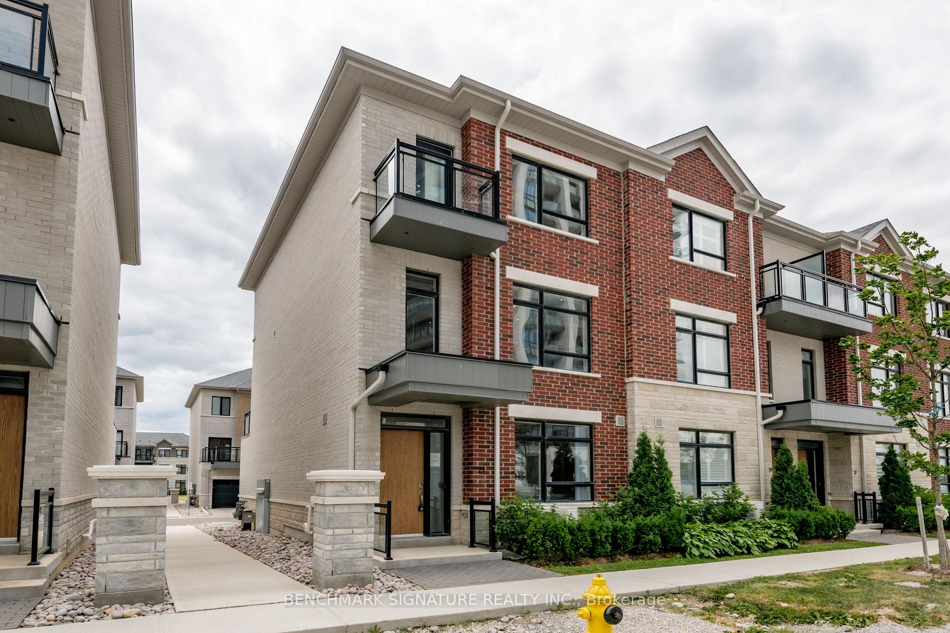 Photo 2 of 21 Gandhi Lane, Markham, Thornhill — HOMEH