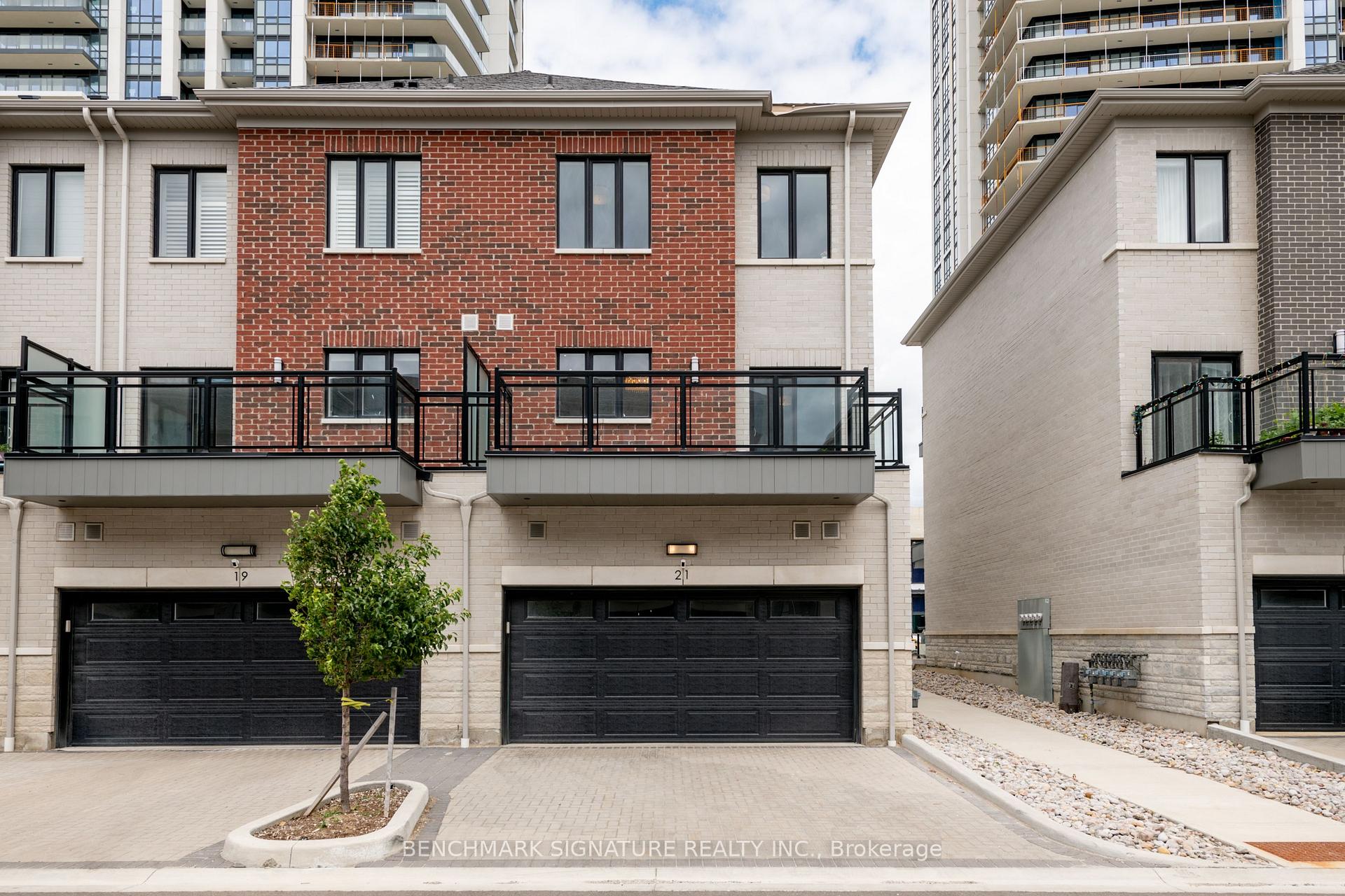 Photo 3 of 21 Gandhi Lane, Markham, Thornhill — HOMEH