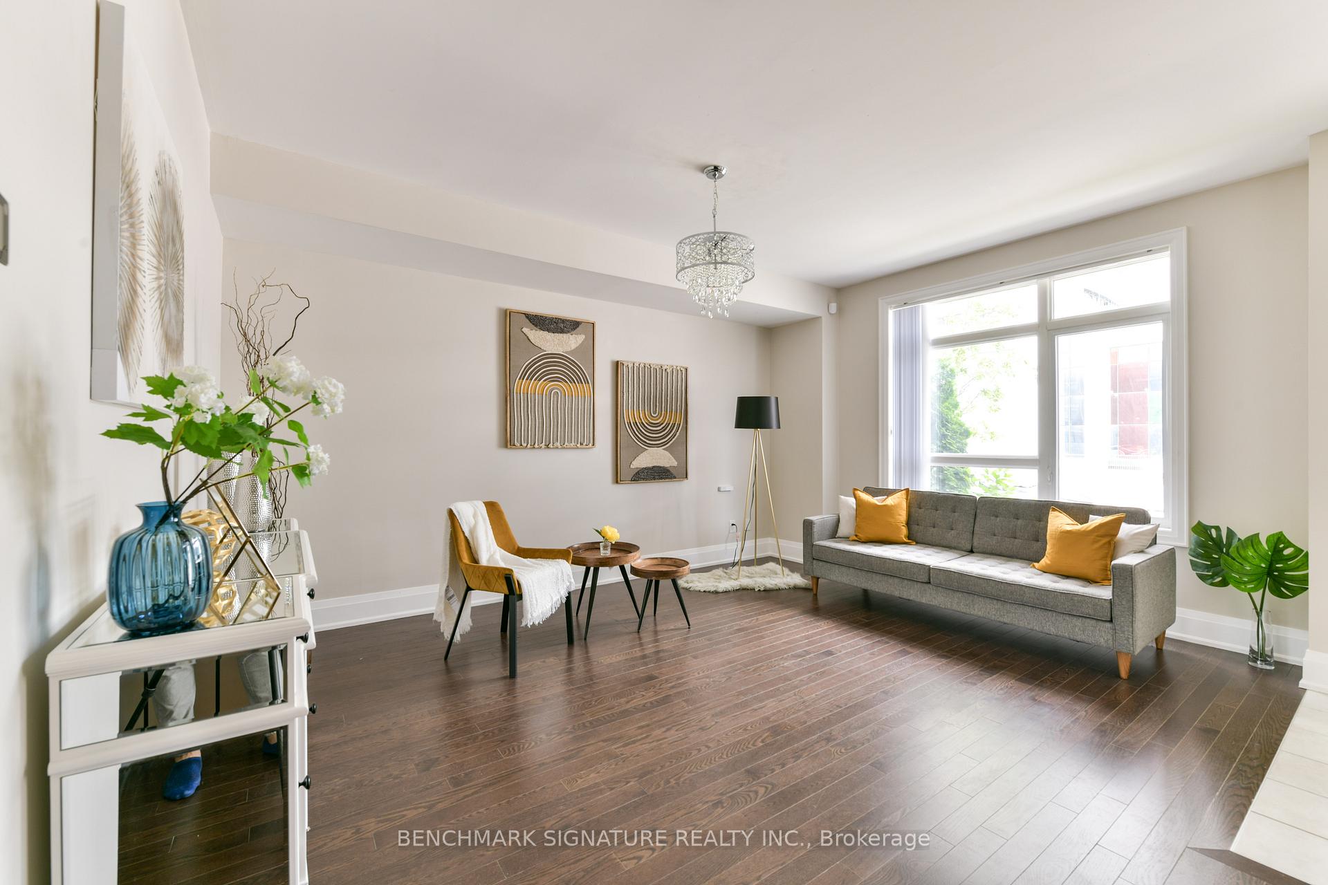Photo 7 of 21 Gandhi Lane, Markham, Thornhill — HOMEH
