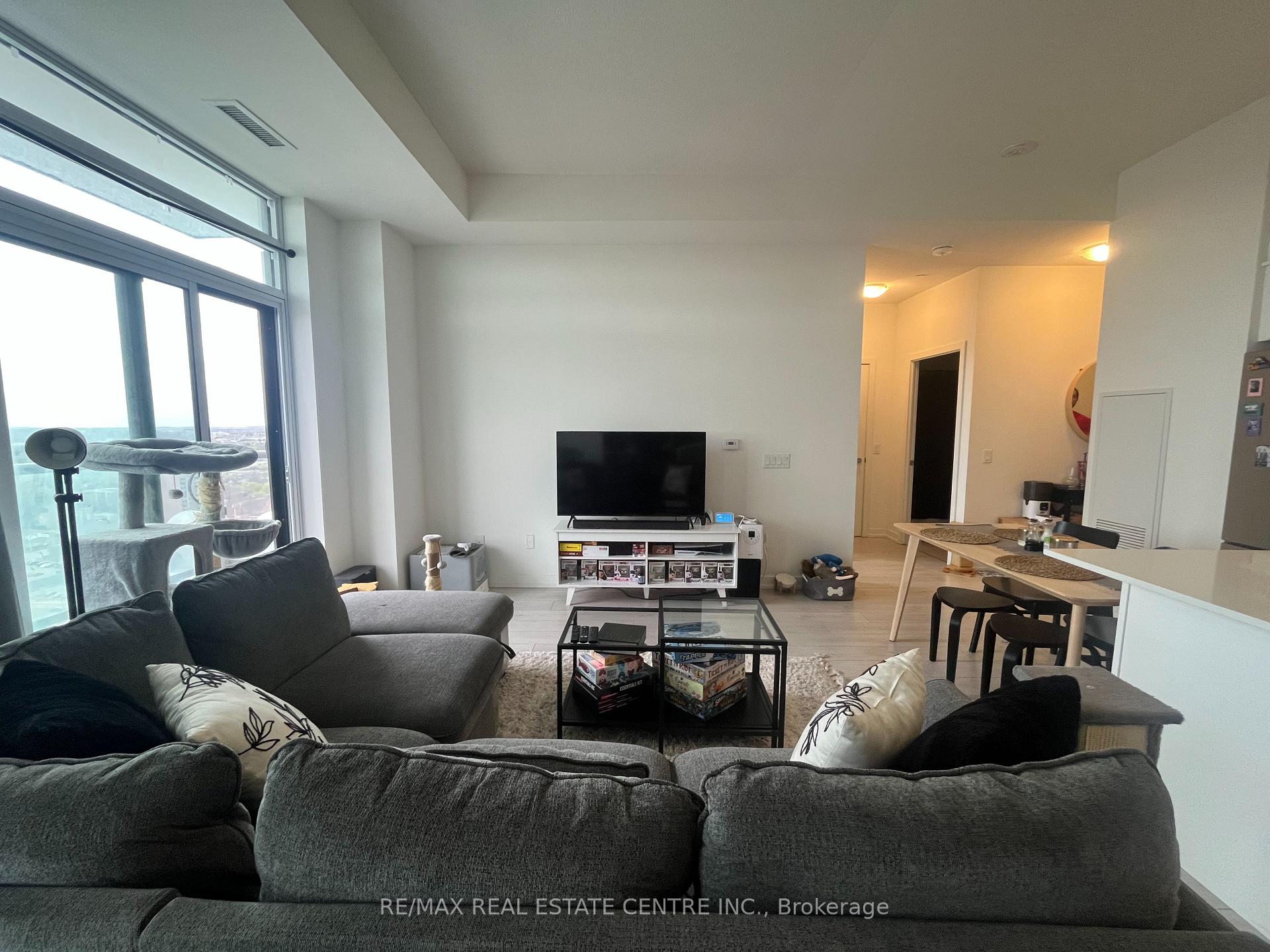 Photo 17 of Unit 2404, 55 Duke Street W, Kitchener — HOMEH