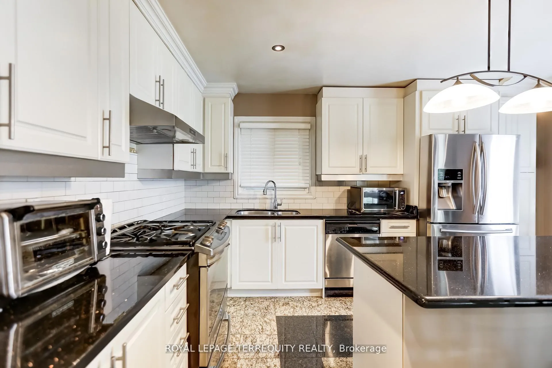 Photo 11 of 30 Wicks Drive, Ajax, Central East — HOMEH