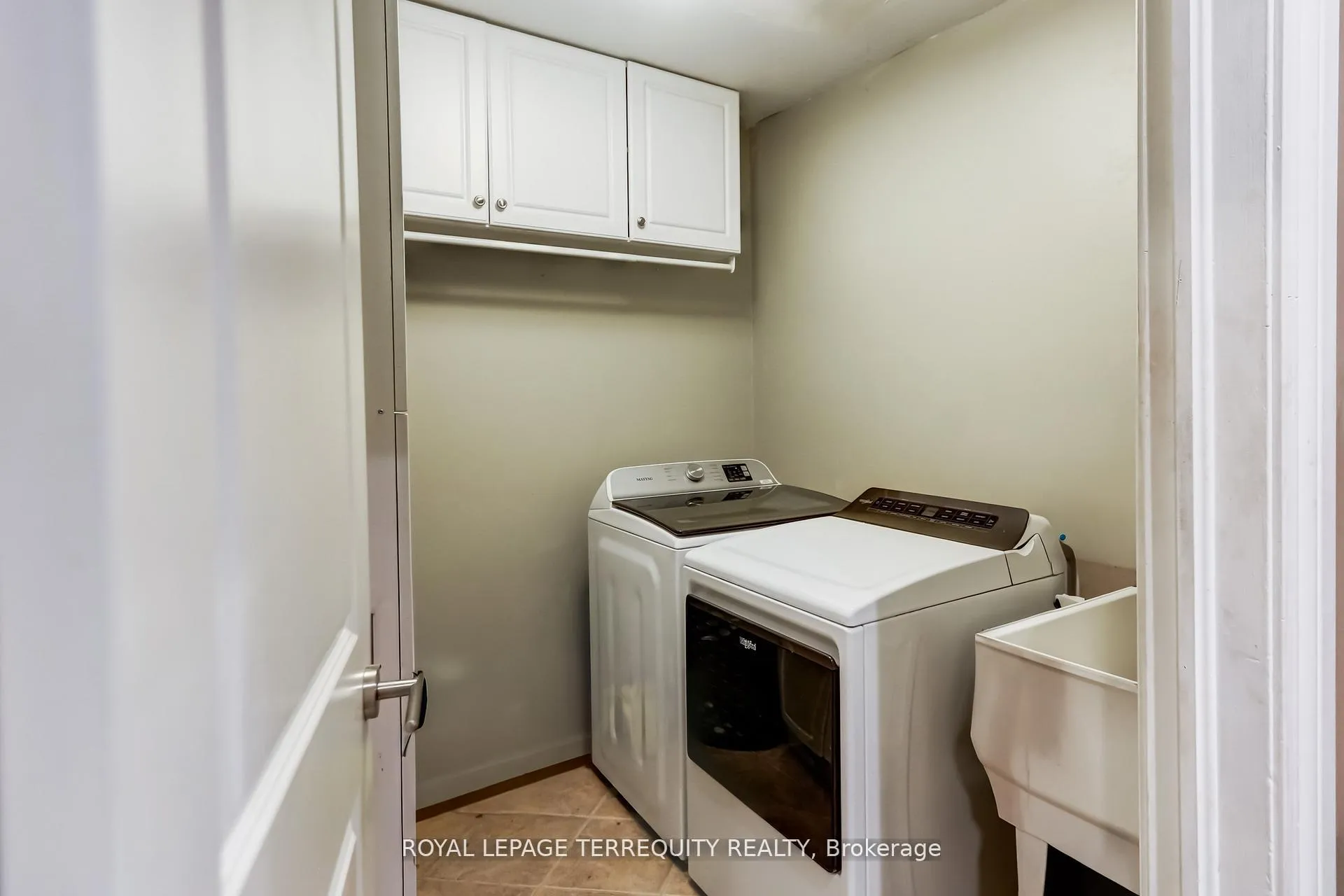 Photo 17 of 30 Wicks Drive, Ajax, Central East — HOMEH