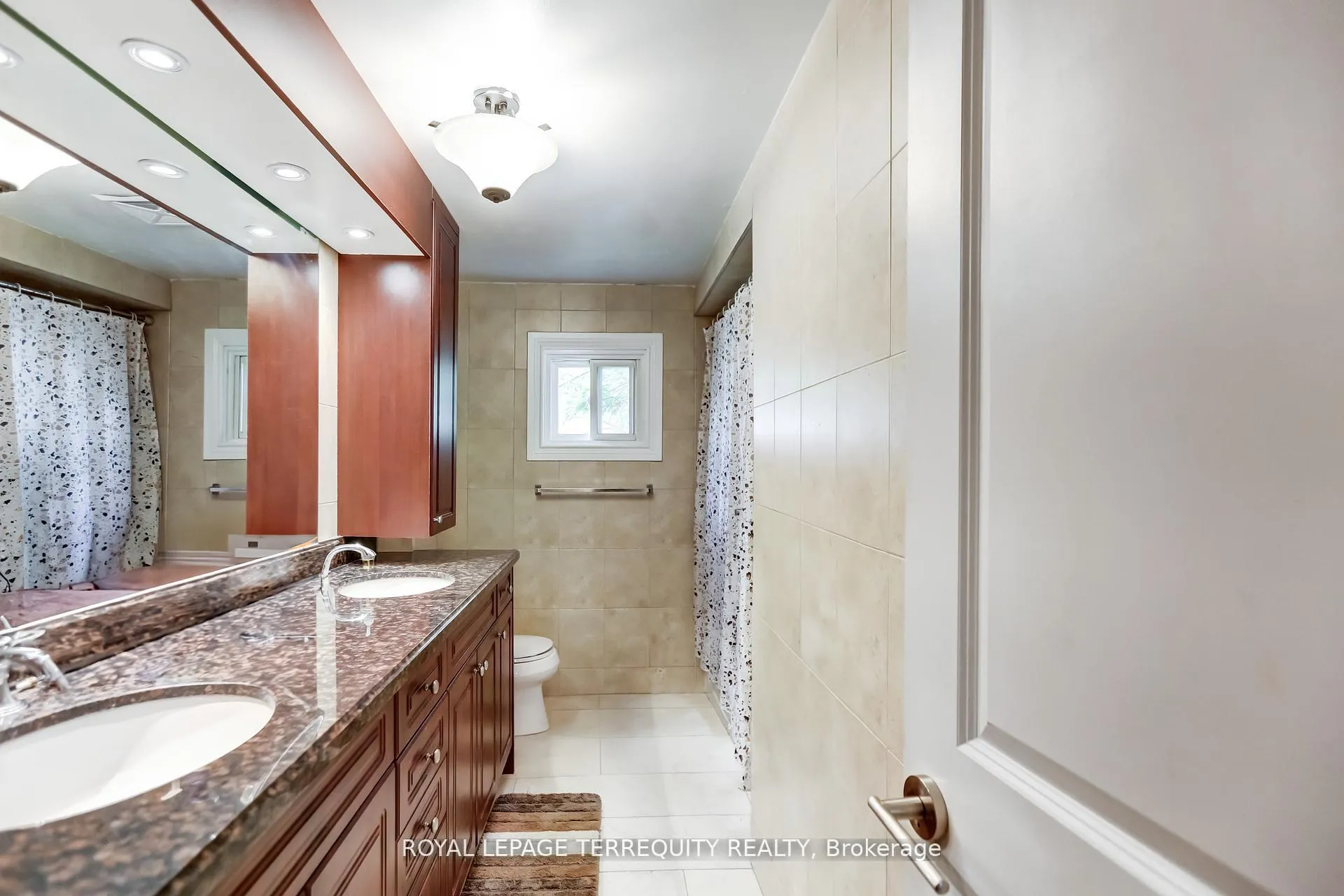 Photo 23 of 30 Wicks Drive, Ajax, Central East — HOMEH