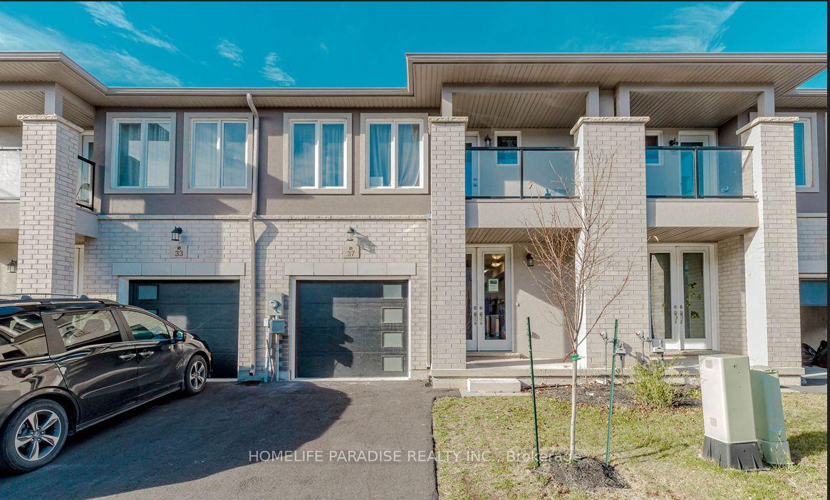 Front of Unit 8, 37 Renfrew Trail S