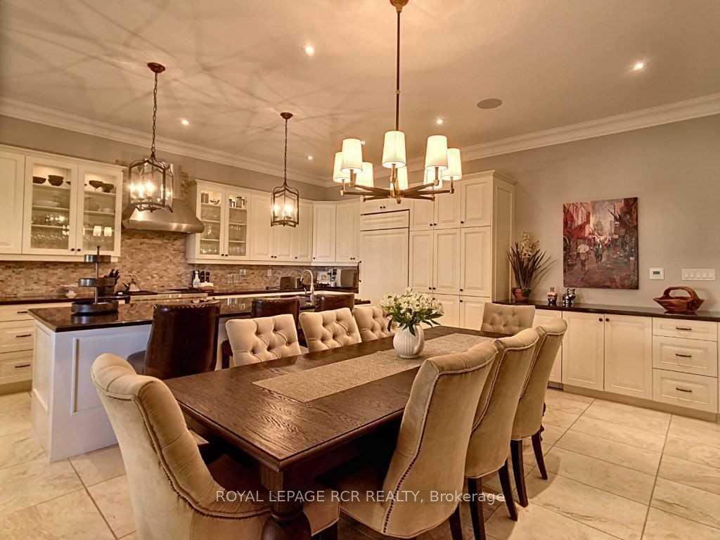 Photo 4 of 27 Vines Place, Aurora, Bayview Southeast — HOMEH