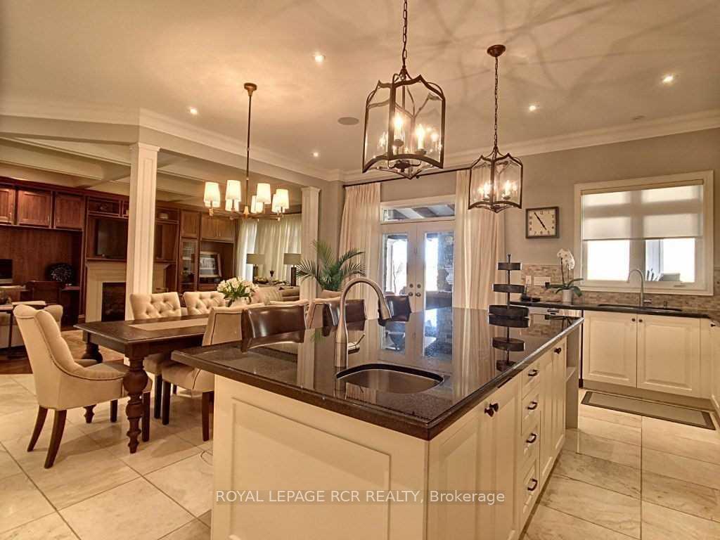 Photo 5 of 27 Vines Place, Aurora, Bayview Southeast — HOMEH