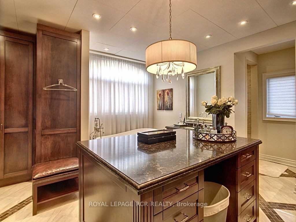 Photo 10 of 27 Vines Place, Aurora, Bayview Southeast — HOMEH