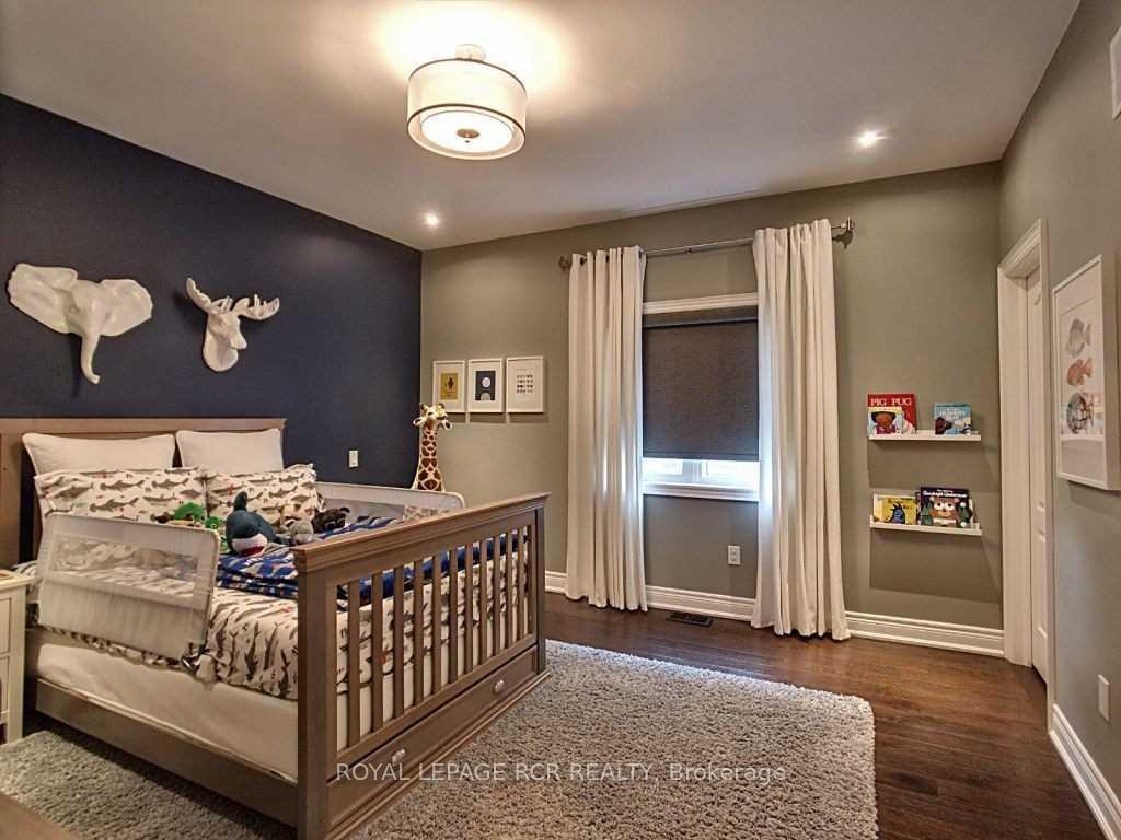 Photo 13 of 27 Vines Place, Aurora, Bayview Southeast — HOMEH