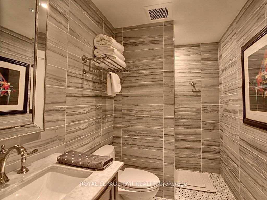 Photo 17 of 27 Vines Place, Aurora, Bayview Southeast — HOMEH