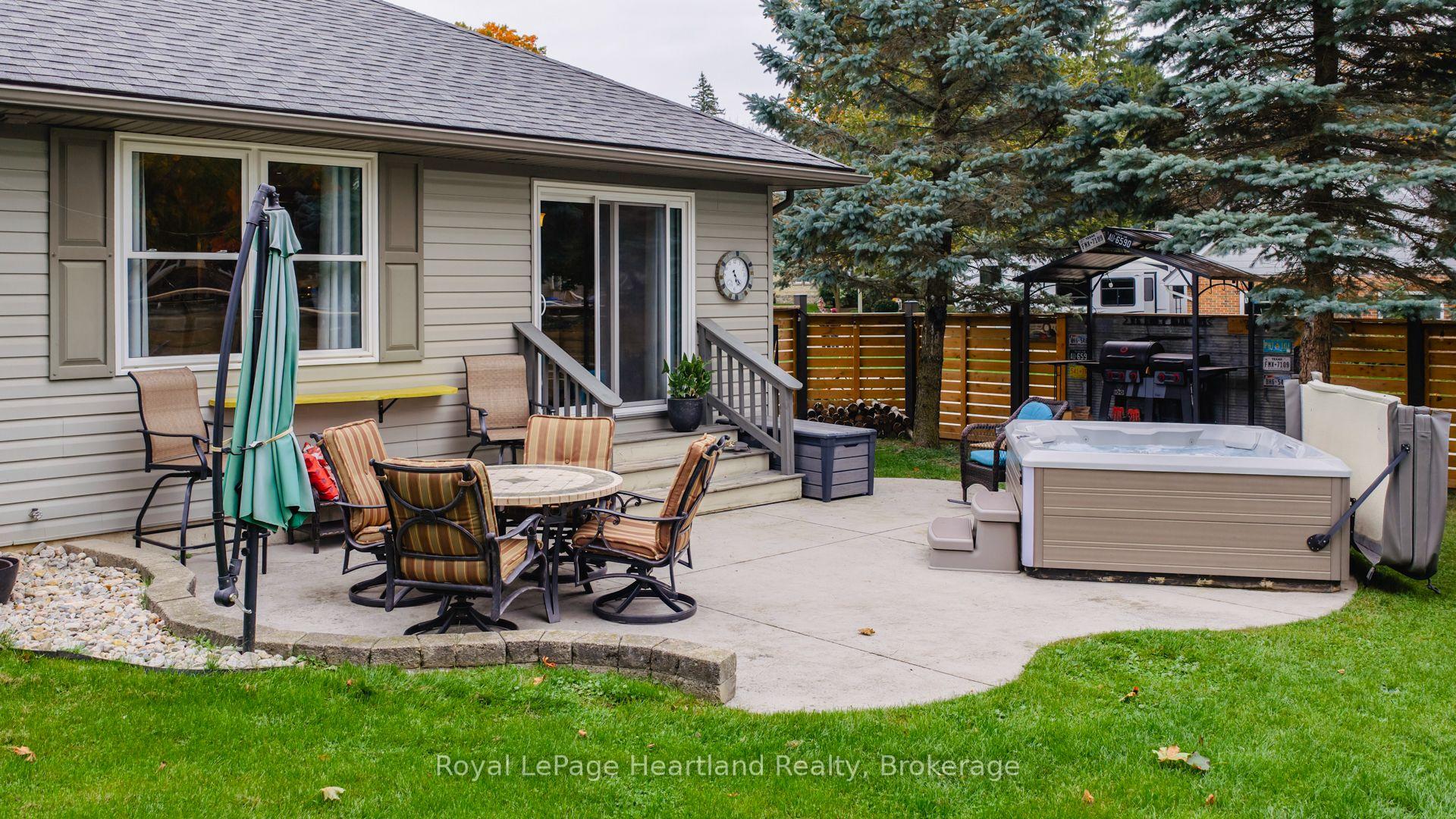 Photo 37 of 90 Joseph Street, Central Huron, Clinton — HOMEH
