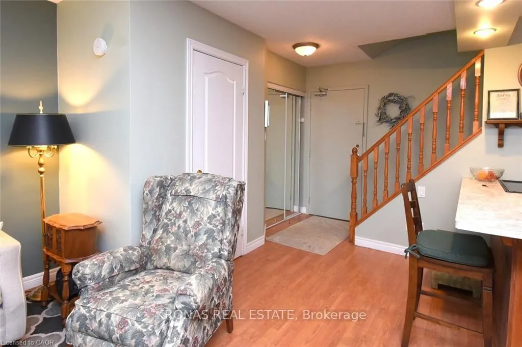 Photo 4 of Unit 206, 10 John Street, Hamilton, Dundas — HOMEH