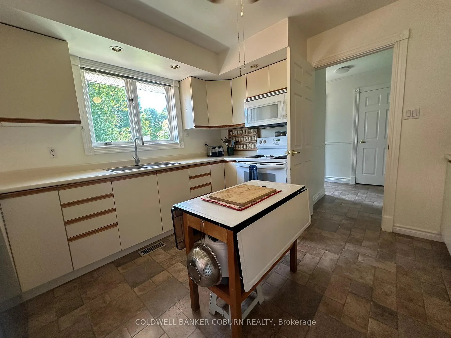 Photo 9 of 10014 Broken Second Road, Edwardsburgh/Cardinal, Edwardsburgh/Cardinal Twp — HOMEH