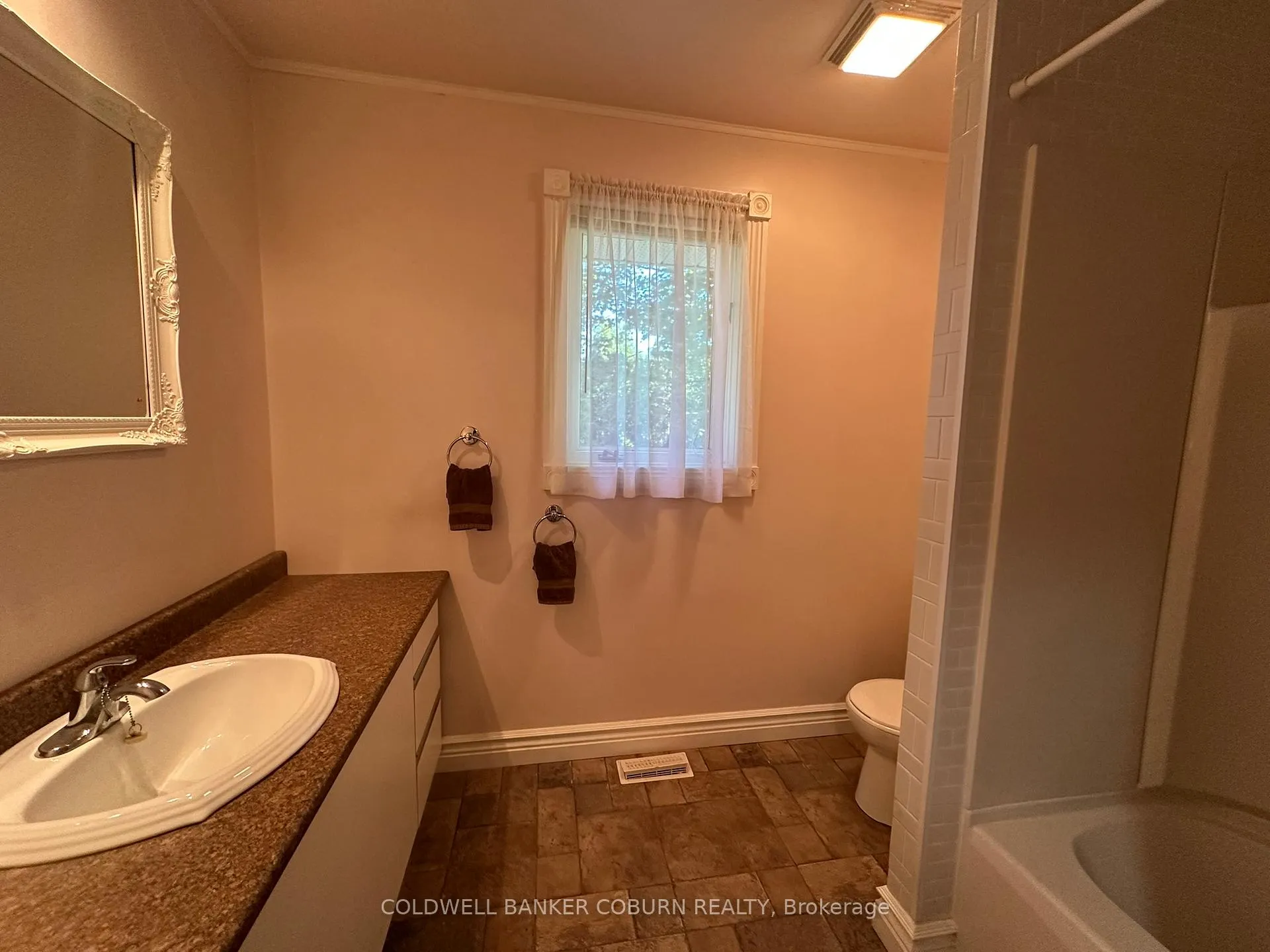 Photo 13 of 10014 Broken Second Road, Edwardsburgh/Cardinal, Edwardsburgh/Cardinal Twp — HOMEH