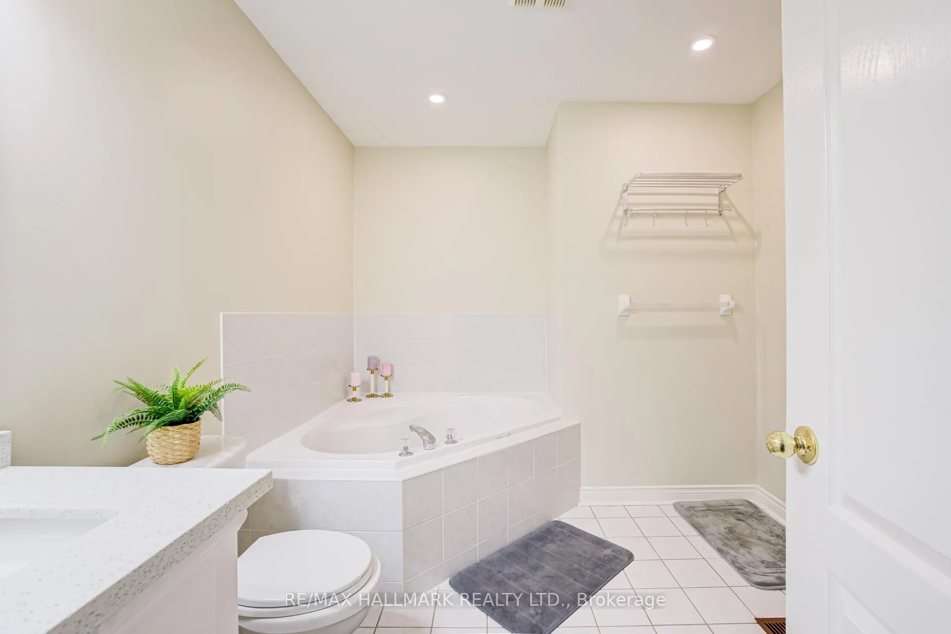 Photo 26 of Unit Main, 45 Oland Drive, Vaughan, Vellore Village — HOMEH