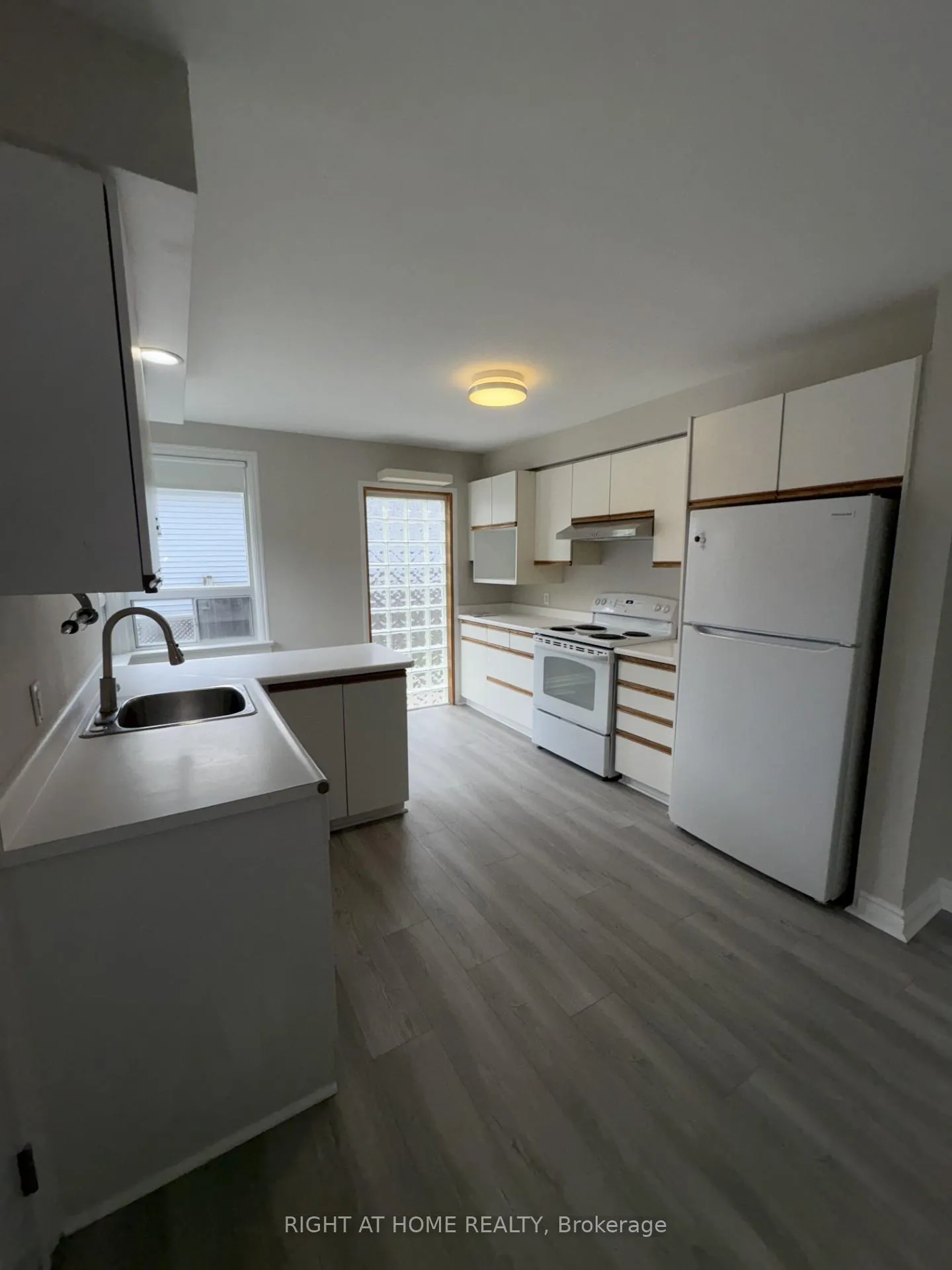 Photo 3 of 62 Napier Street, Barrie, Grove East — HOMEH