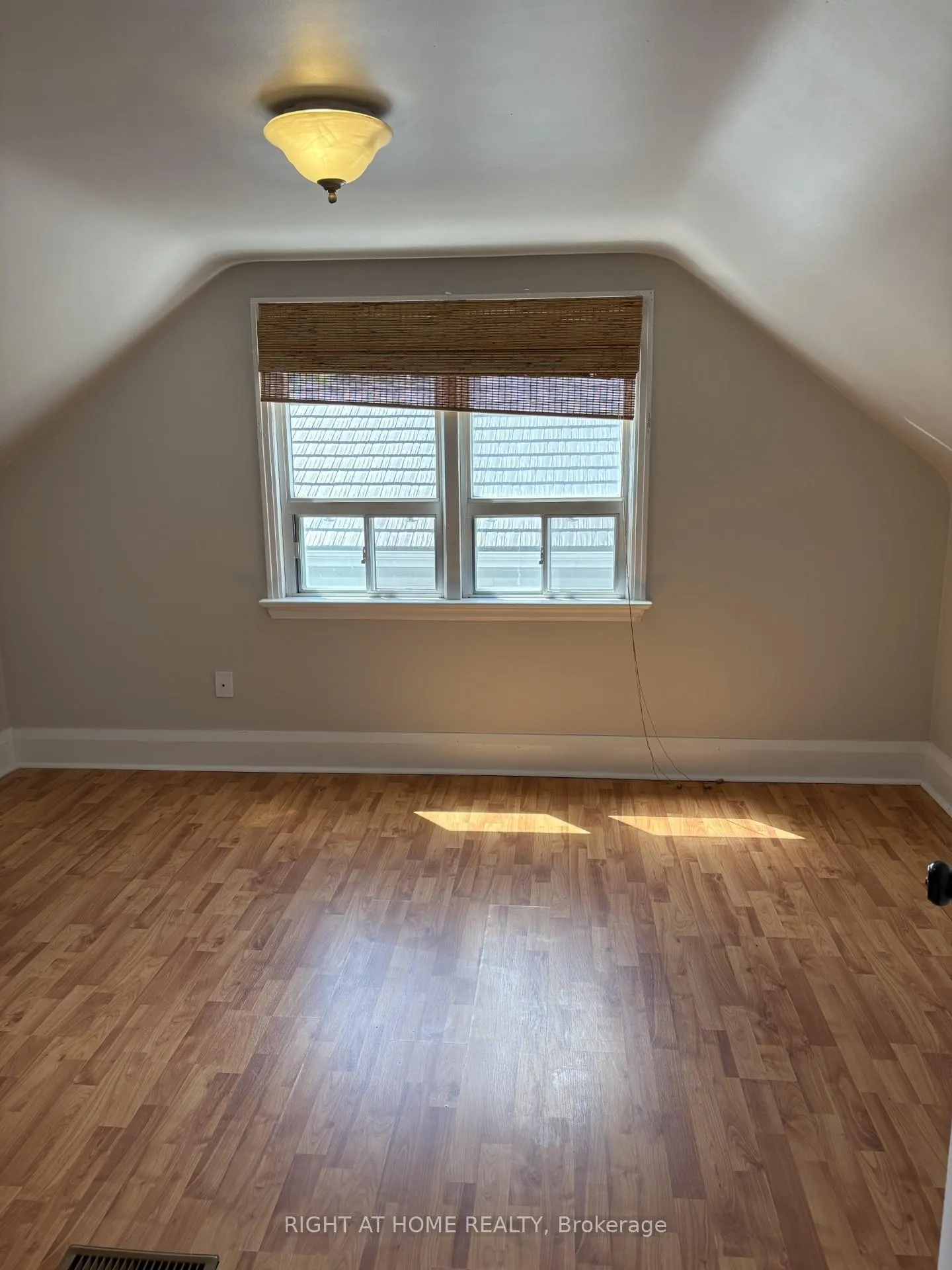 Photo 9 of 62 Napier Street, Barrie, Grove East — HOMEH