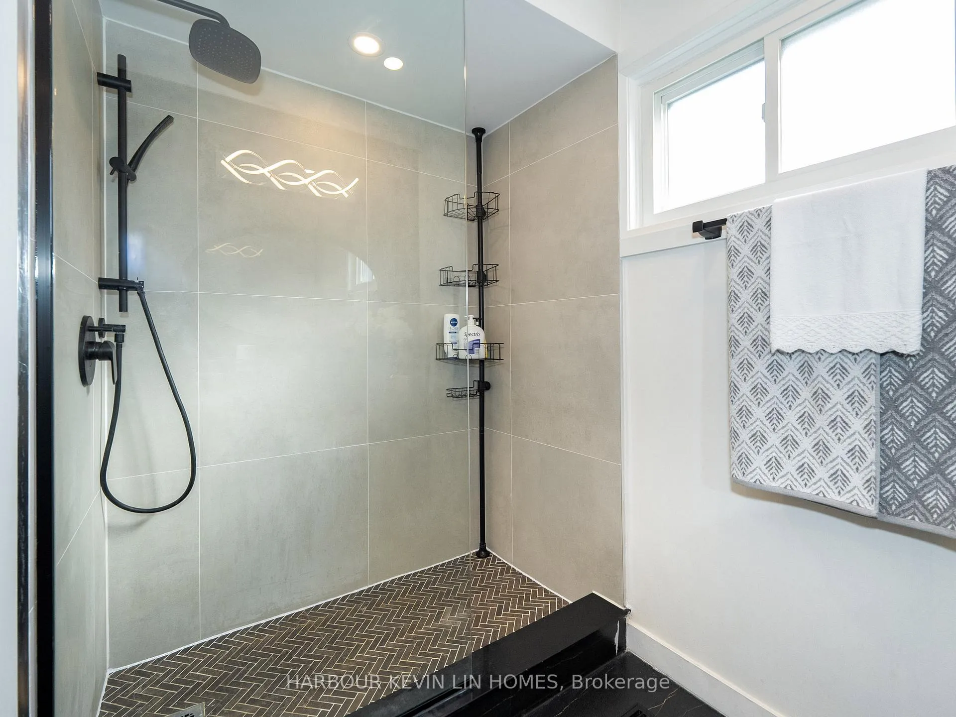 Photo 29 of 7 Cossar Drive, Aurora, Aurora Highlands — HOMEH