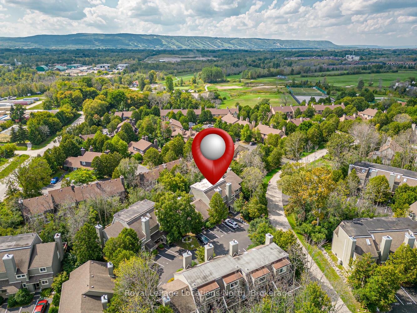 Photo 5 of 207 Escarpment Crescent, Collingwood — HOMEH