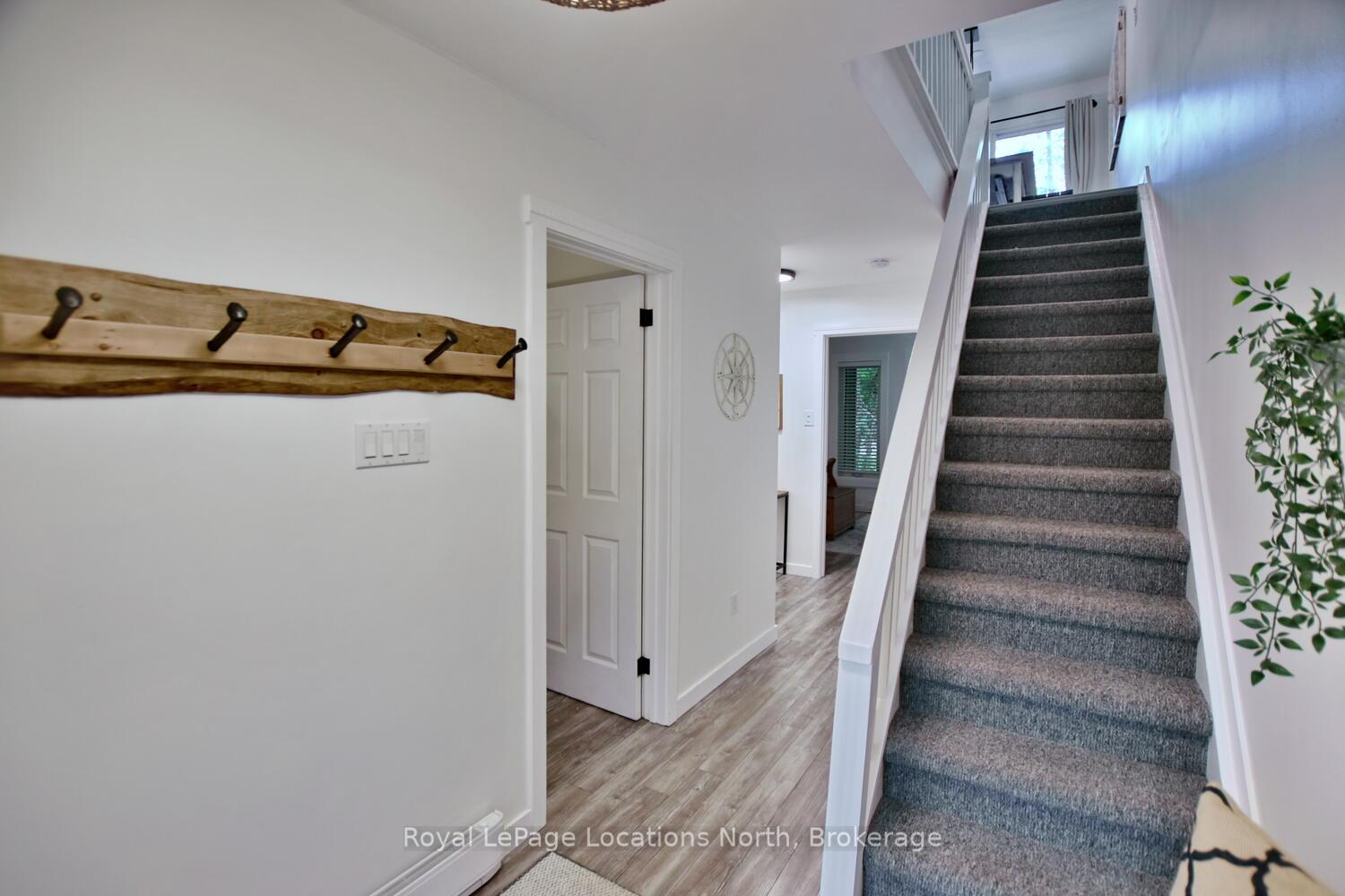 Photo 12 of 207 Escarpment Crescent, Collingwood — HOMEH