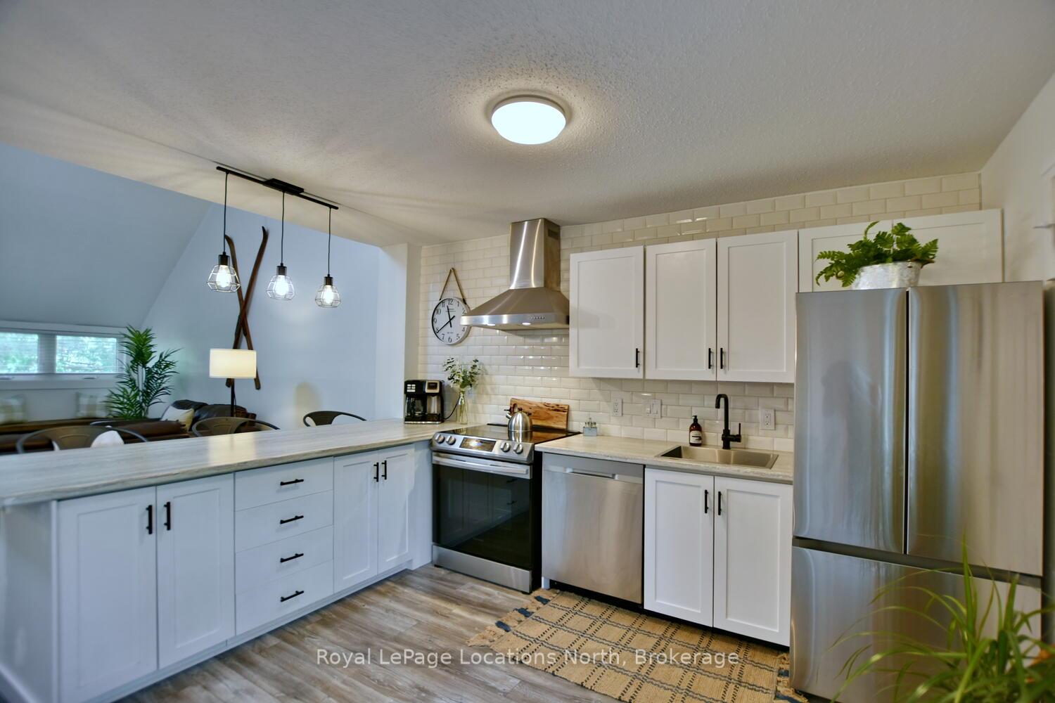 Photo 24 of 207 Escarpment Crescent, Collingwood — HOMEH
