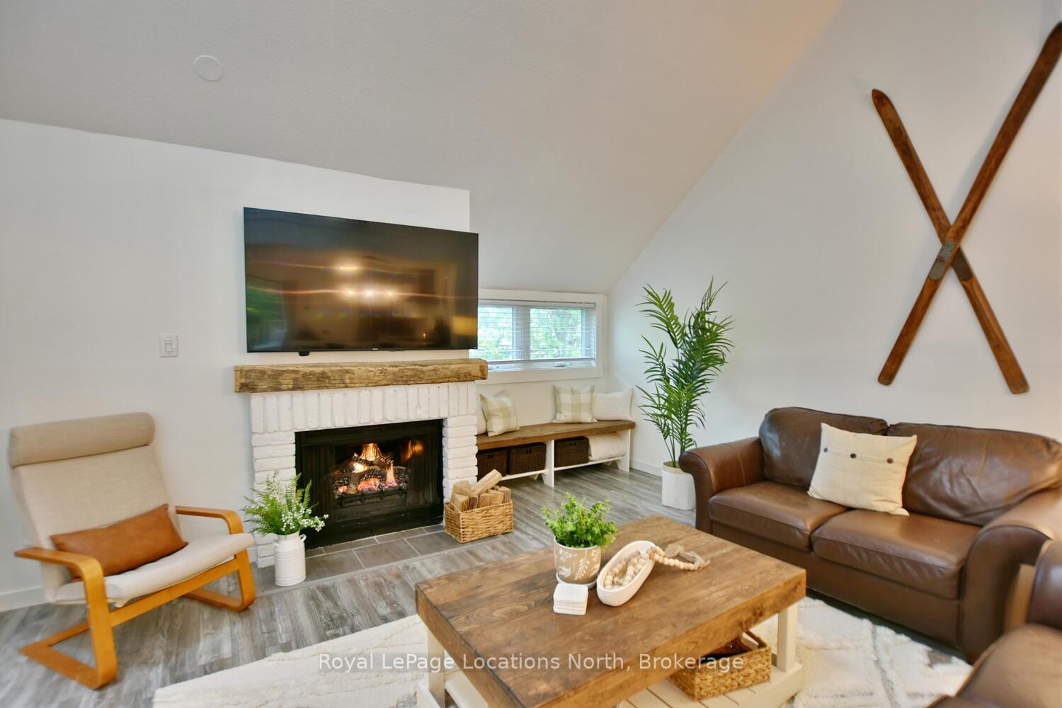Photo 35 of 207 Escarpment Crescent, Collingwood — HOMEH