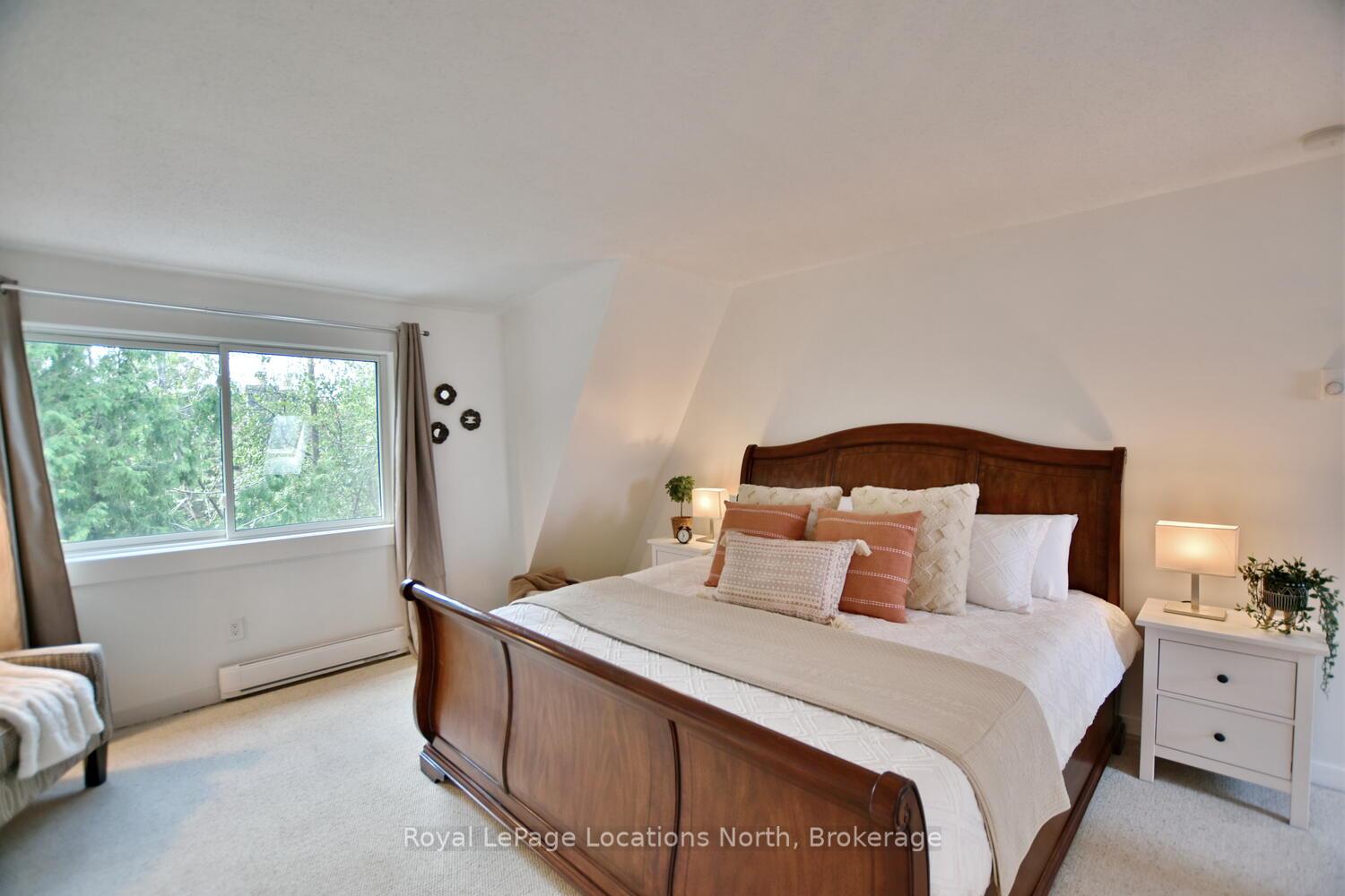 Photo 40 of 207 Escarpment Crescent, Collingwood — HOMEH