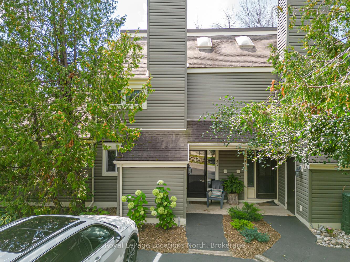 Photo 45 of 207 Escarpment Crescent, Collingwood — HOMEH