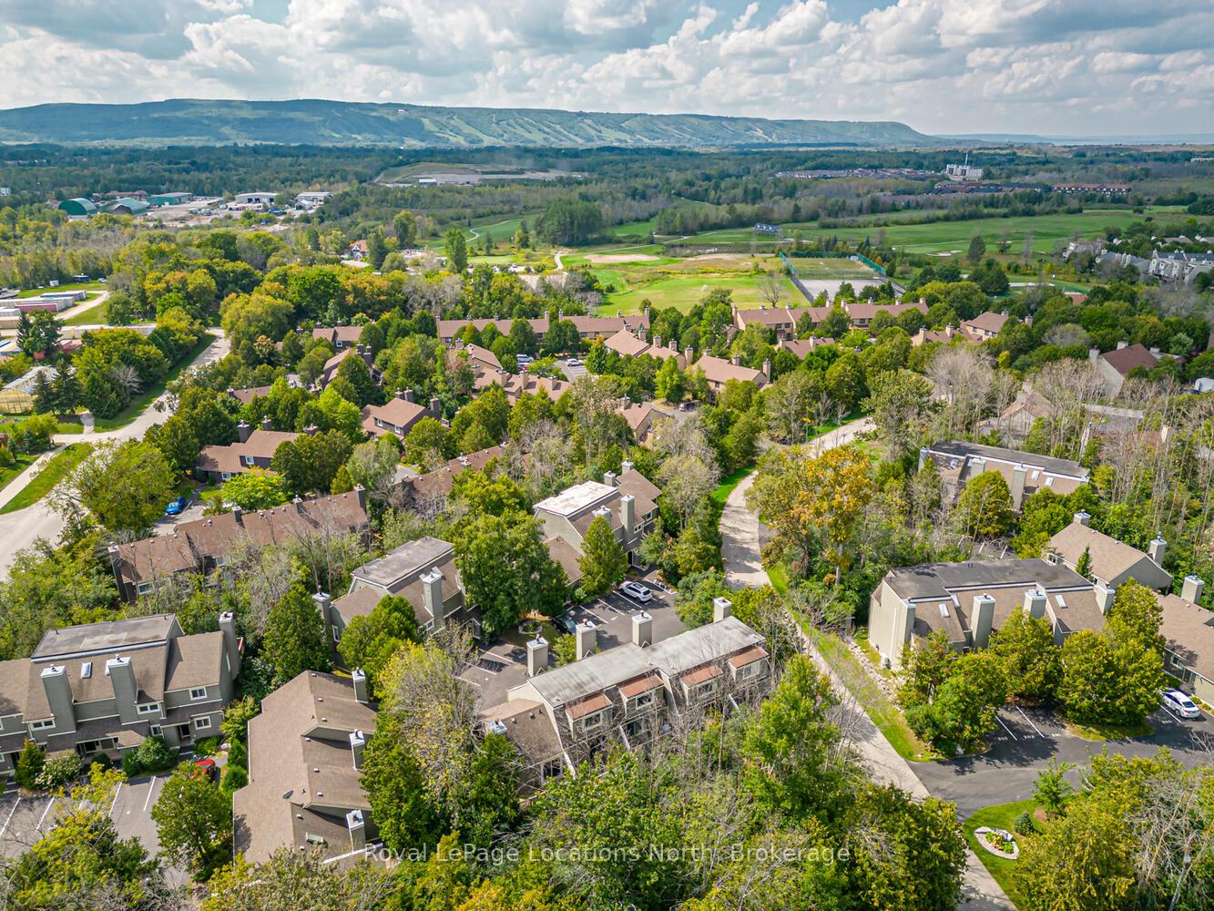 Photo 46 of 207 Escarpment Crescent, Collingwood — HOMEH