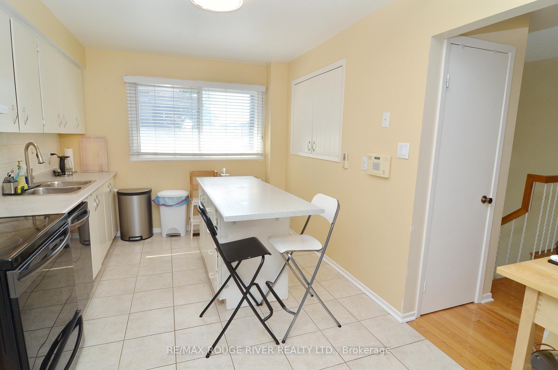 Photo 3 of 153 Maple Branch Path, Etobicoke, Kingsview Village-The Westway — HOMEH