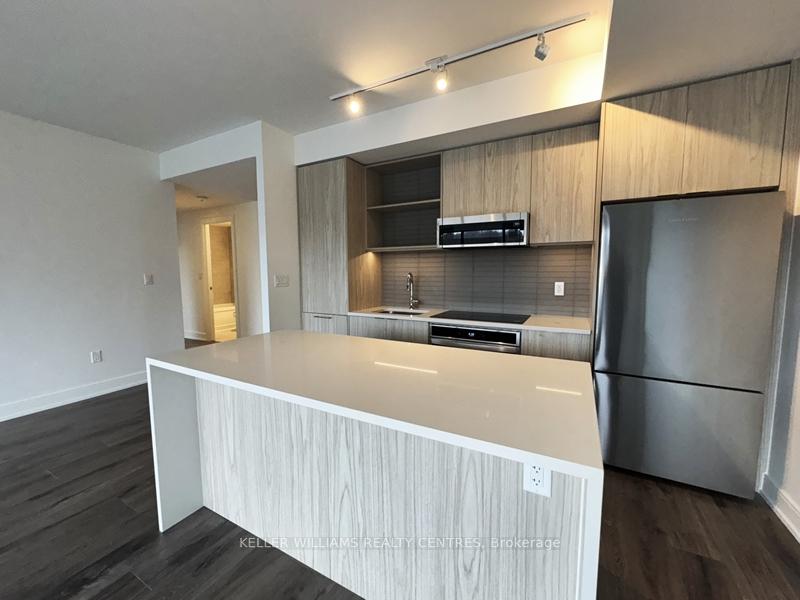 Front of Unit 621, 185 Dunlop Street E