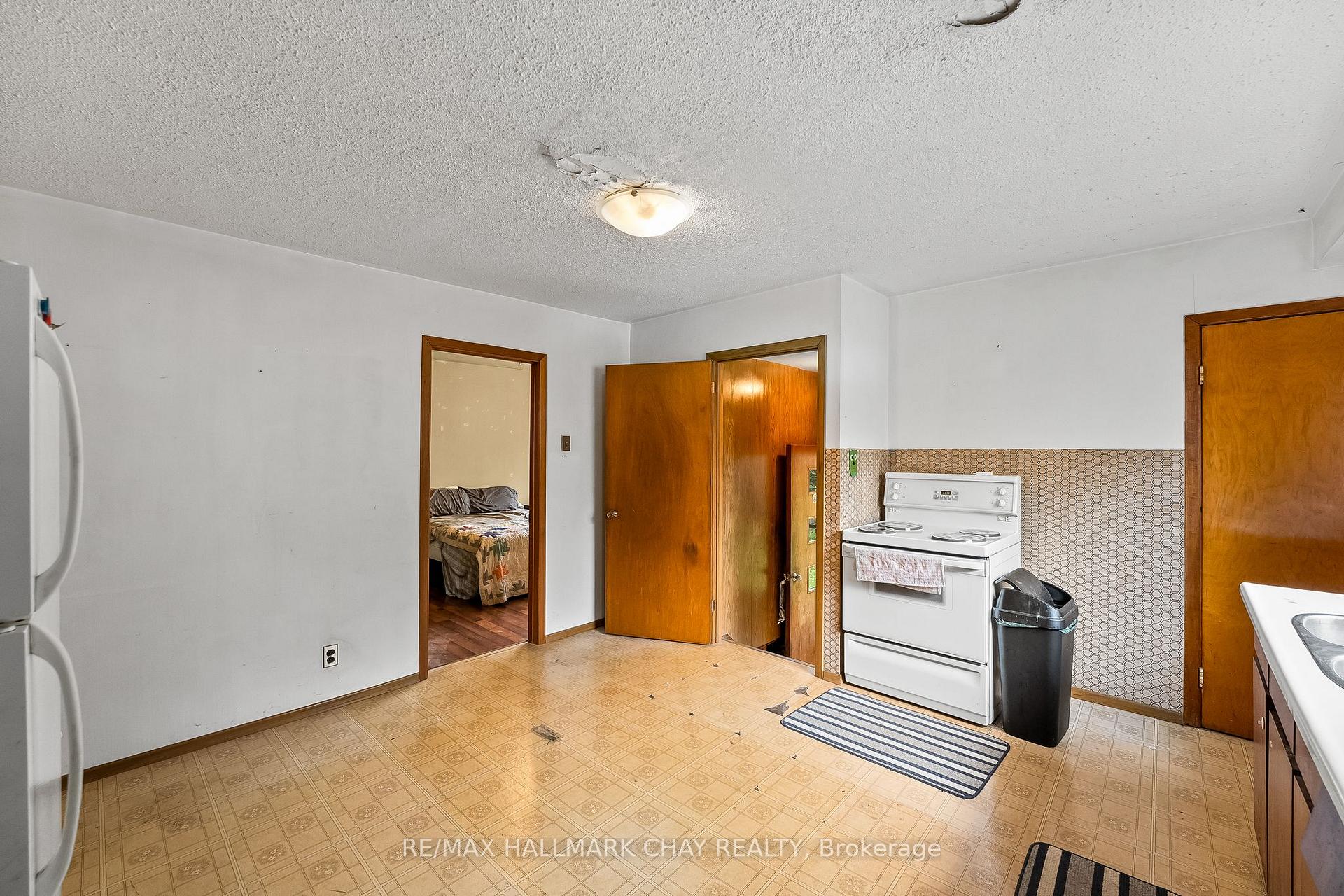 Photo 11 of 16 Elgin Street, Ajax, Central — HOMEH