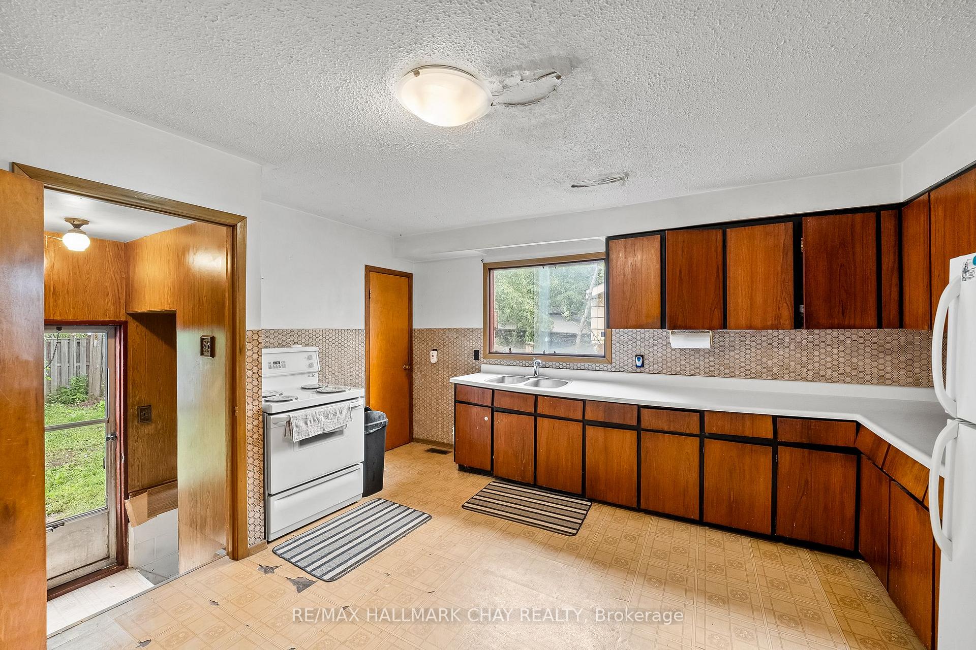 Photo 14 of 16 Elgin Street, Ajax, Central — HOMEH