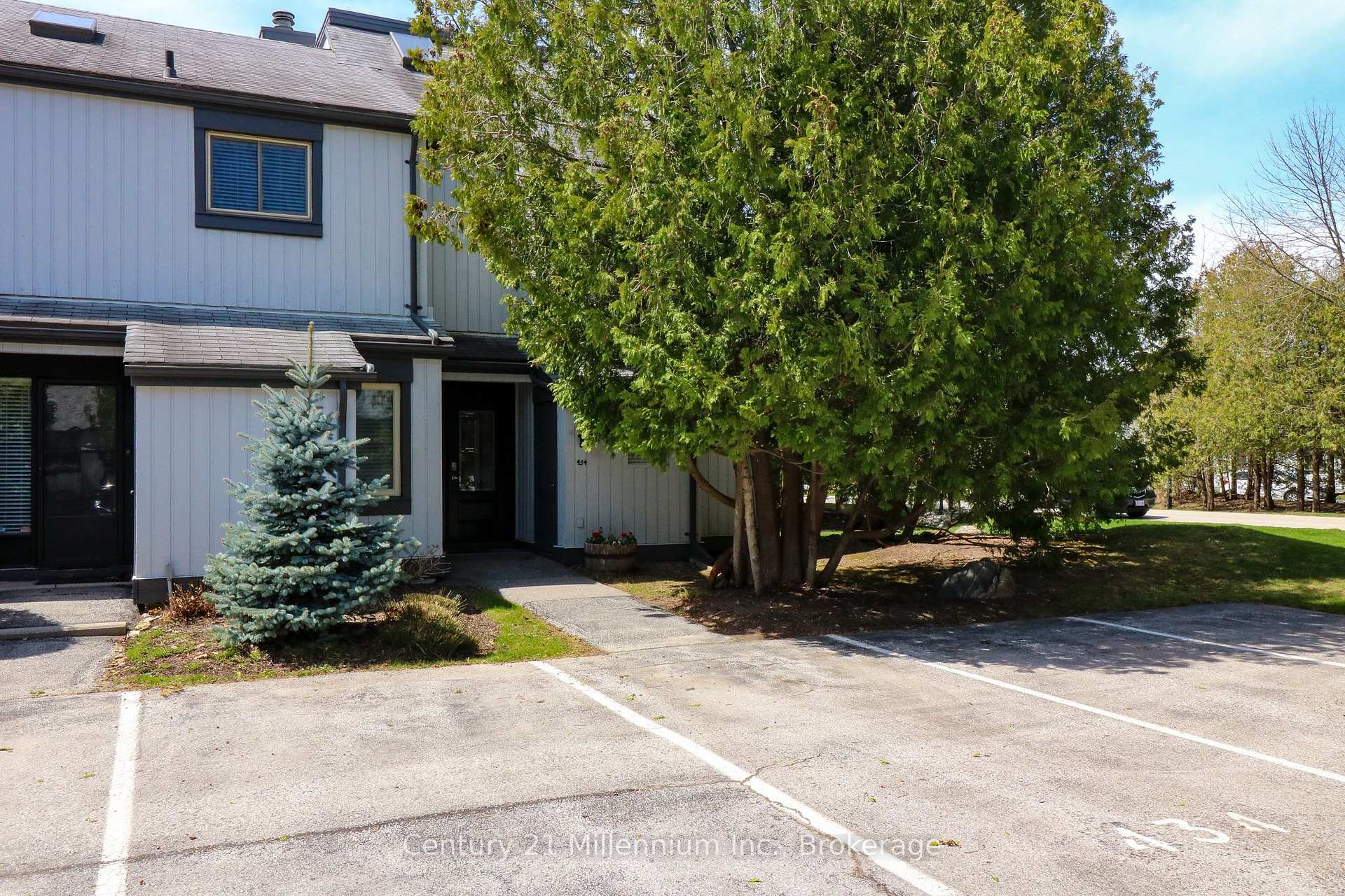 Front of 434 Oxbow Crescent
