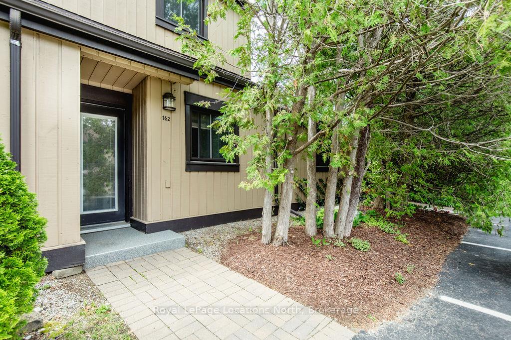 Photo 1 of 162 Escarpment Crescent, Collingwood — HOMEH