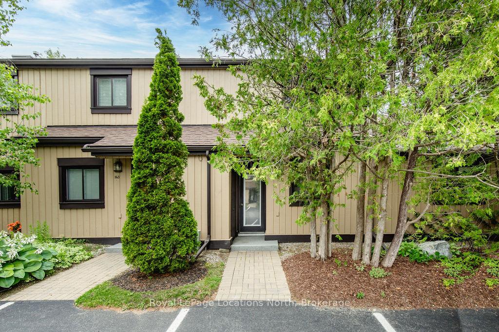 Photo 2 of 162 Escarpment Crescent, Collingwood — HOMEH
