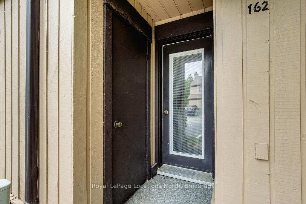 Photo 5 of 162 Escarpment Crescent, Collingwood — HOMEH